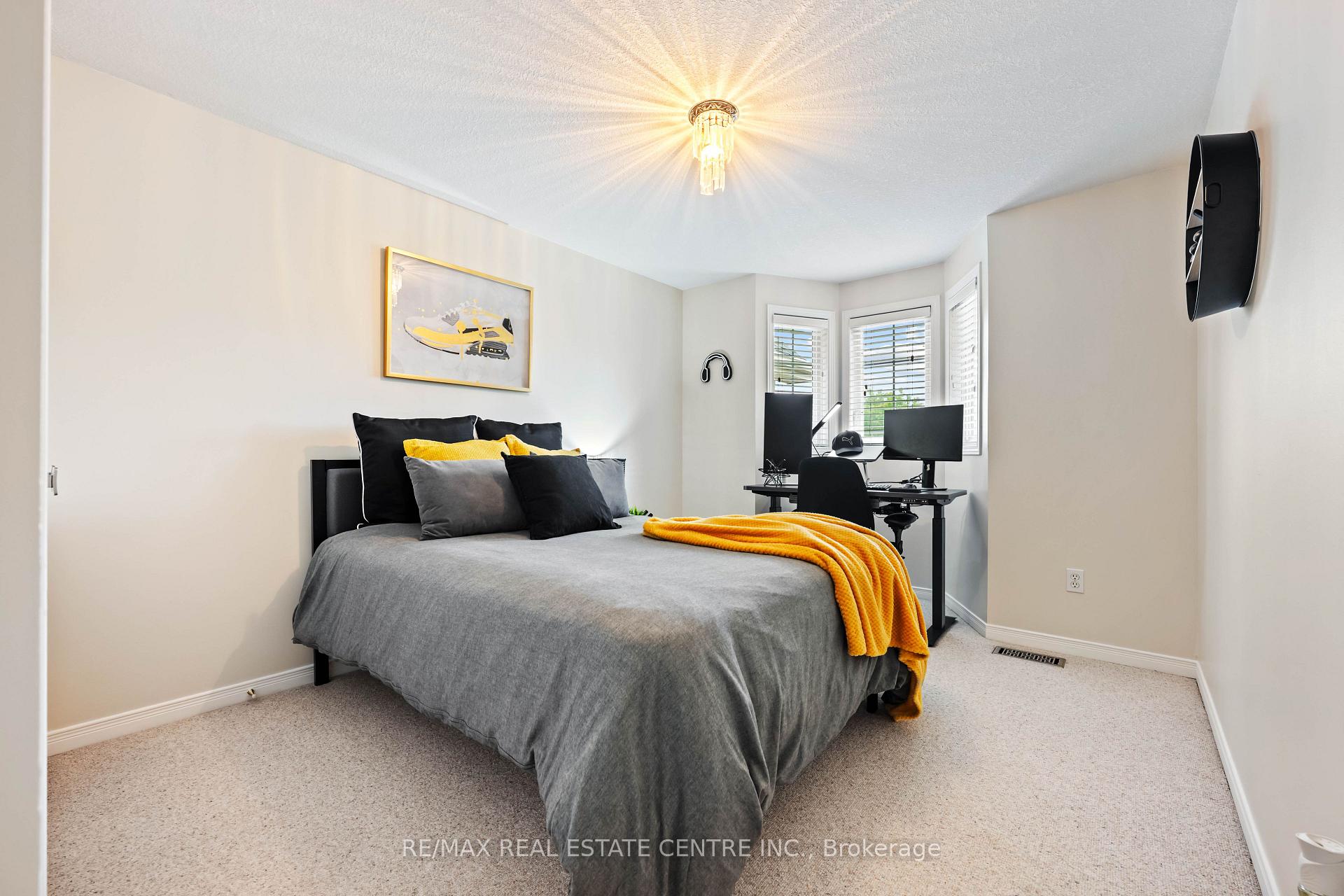 Photo 35 of 53 Benjamin Crescent, Orangeville — HOMEH