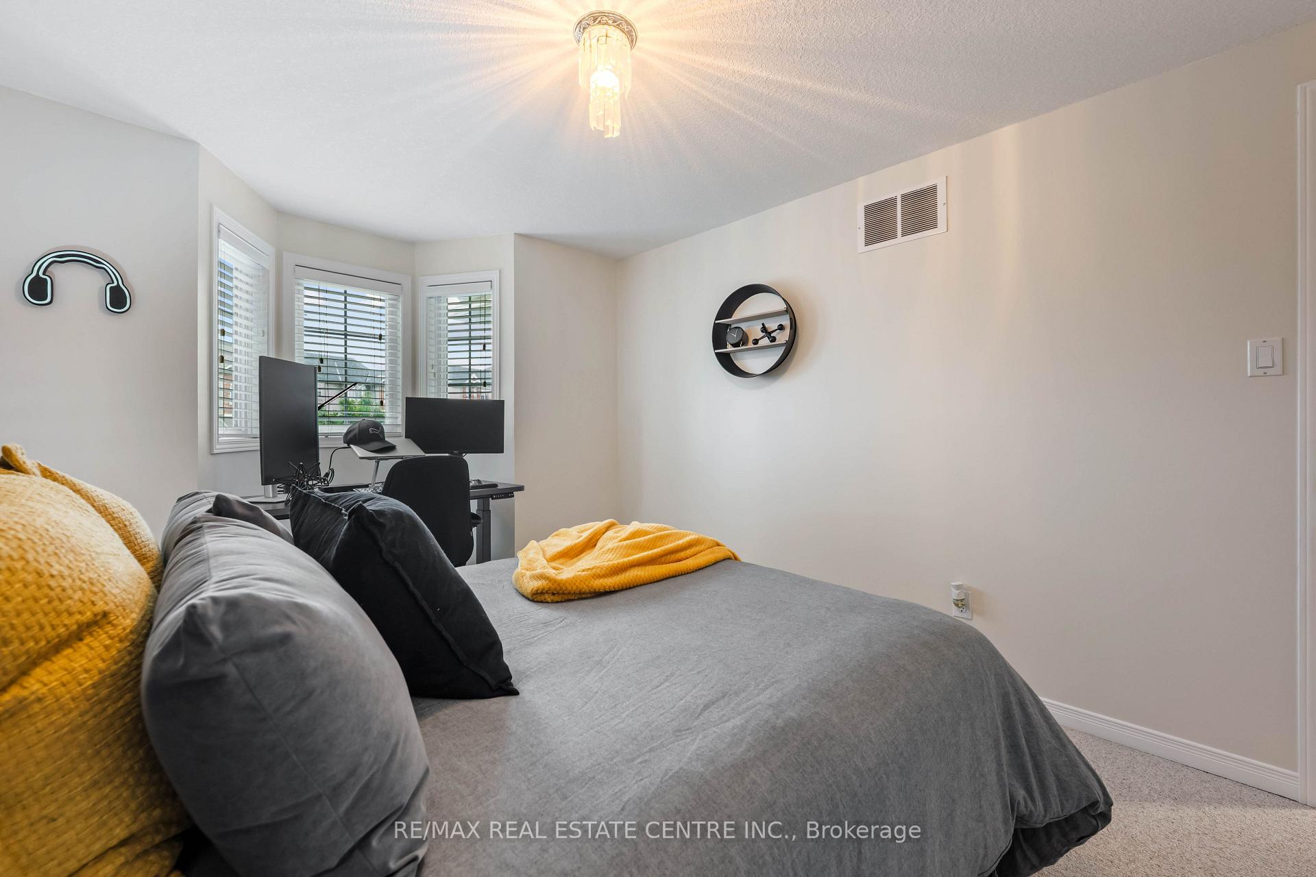 Photo 36 of 53 Benjamin Crescent, Orangeville — HOMEH