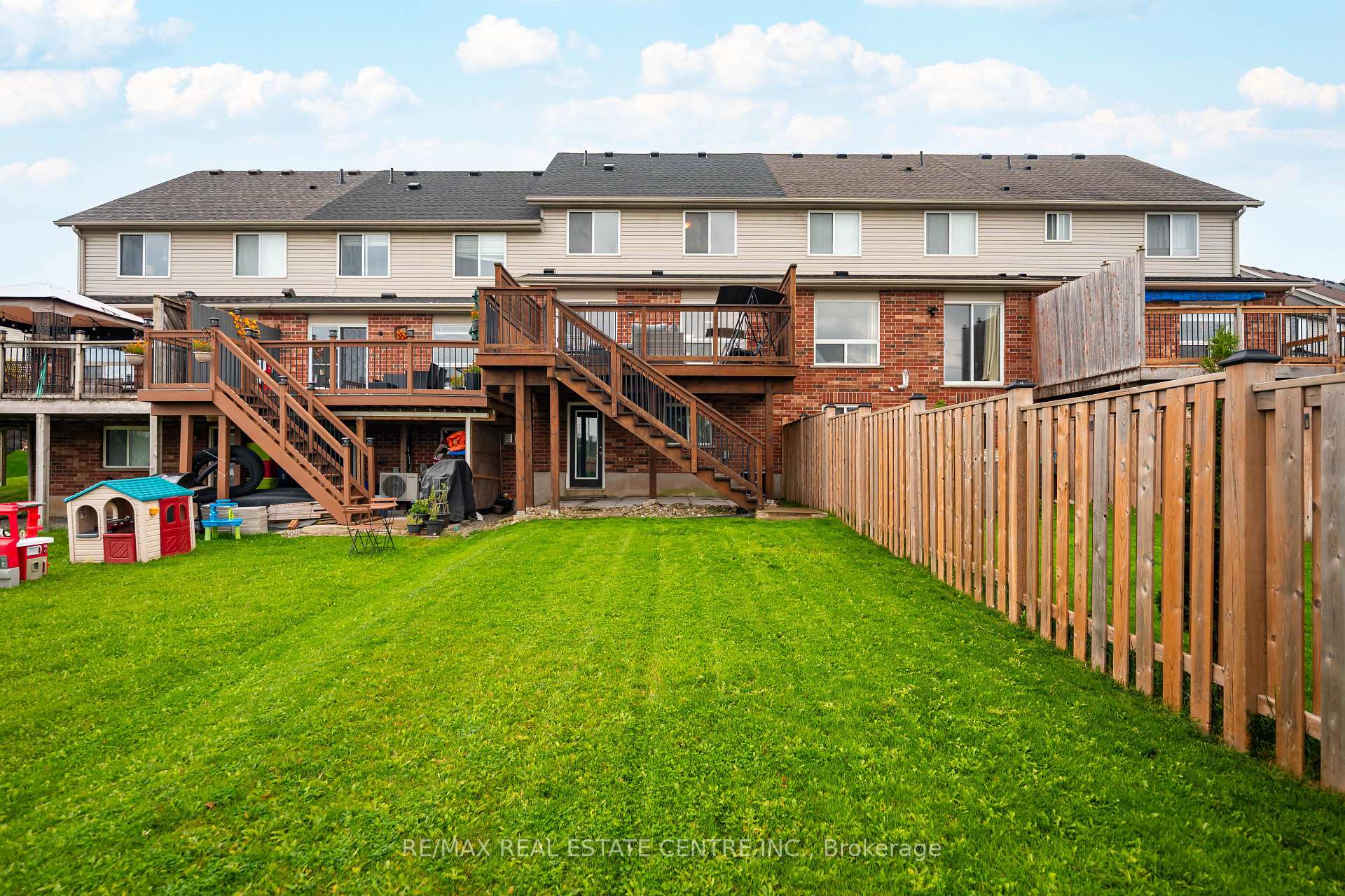 Photo 40 of 53 Benjamin Crescent, Orangeville — HOMEH