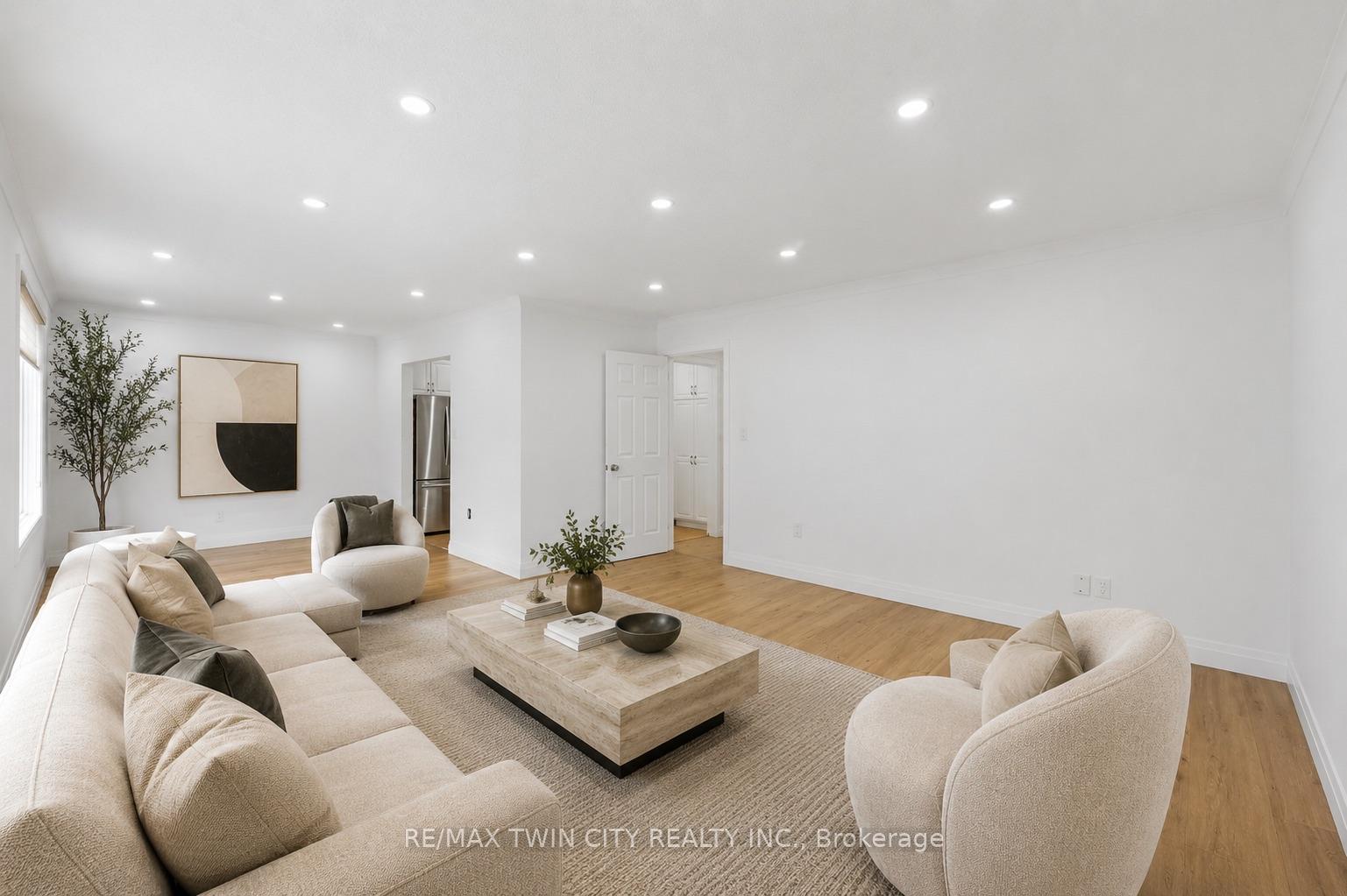 Photo 2 of Unit UPPER LEVEL, 58 Tupper Crescent, Kitchener, Grand River North — HOMEH