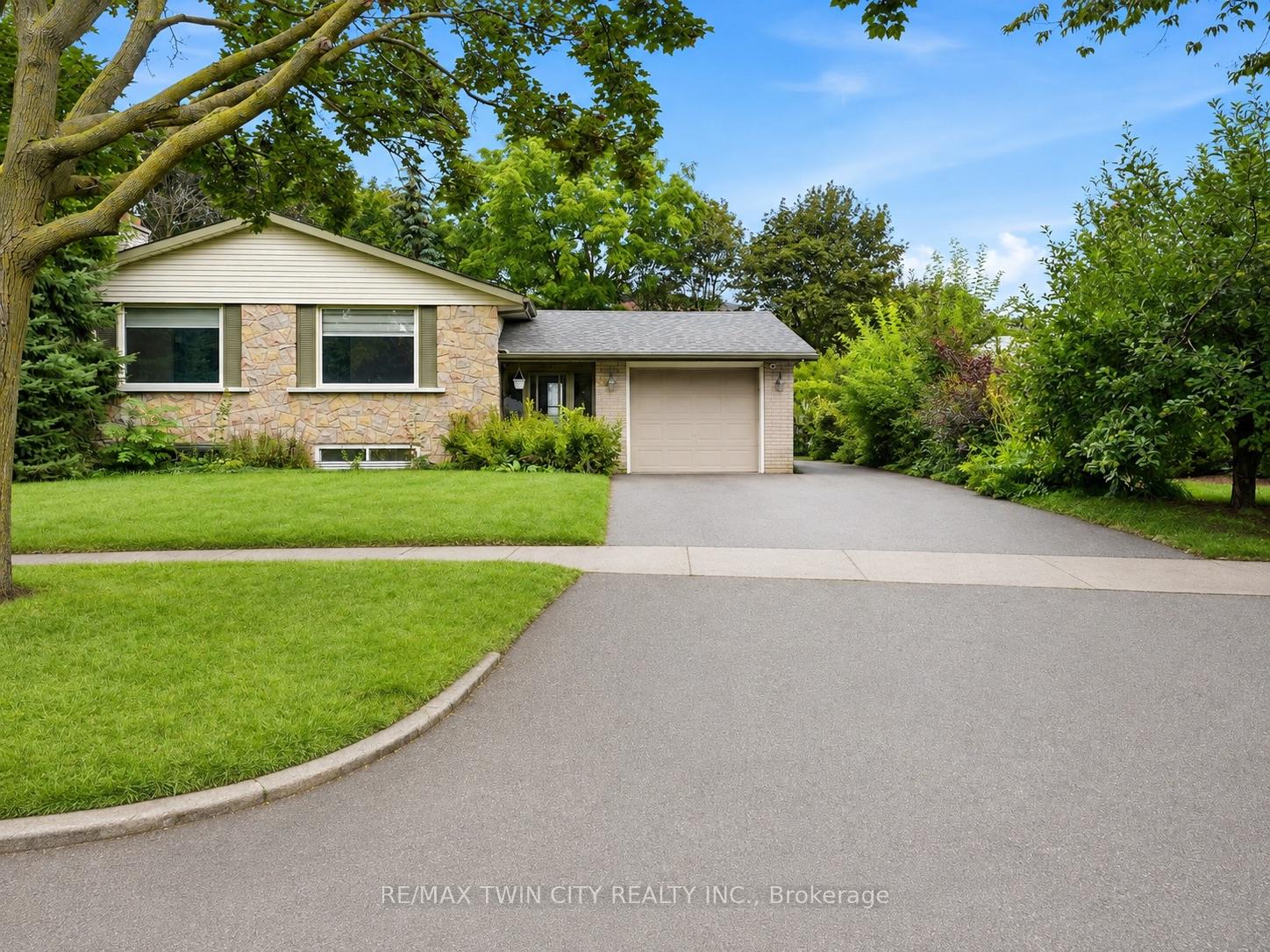 Photo 6 of Unit UPPER LEVEL, 58 Tupper Crescent, Kitchener, Grand River North — HOMEH