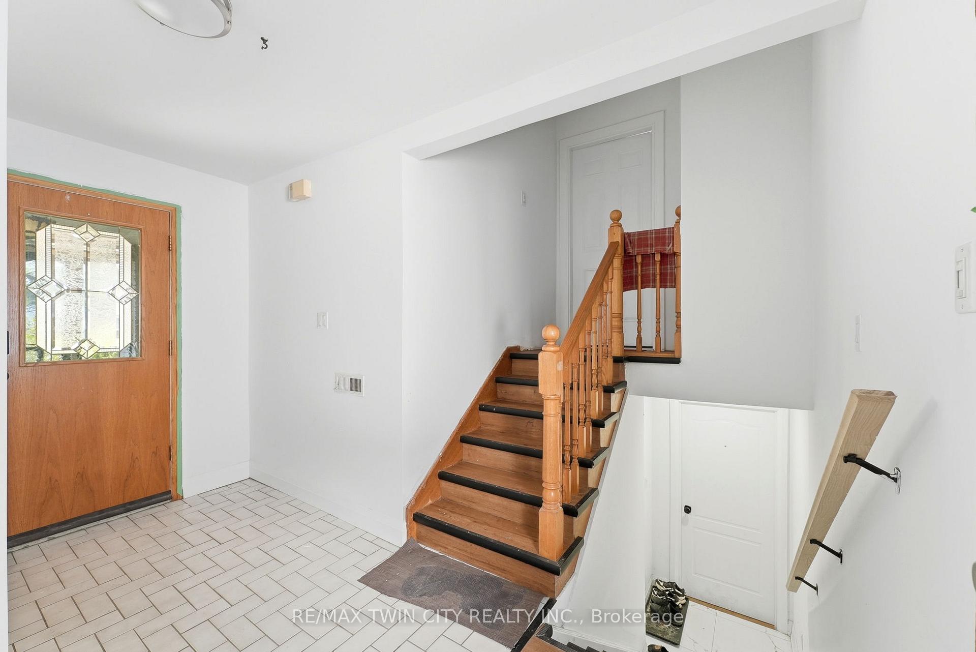 Photo 7 of Unit UPPER LEVEL, 58 Tupper Crescent, Kitchener, Grand River North — HOMEH