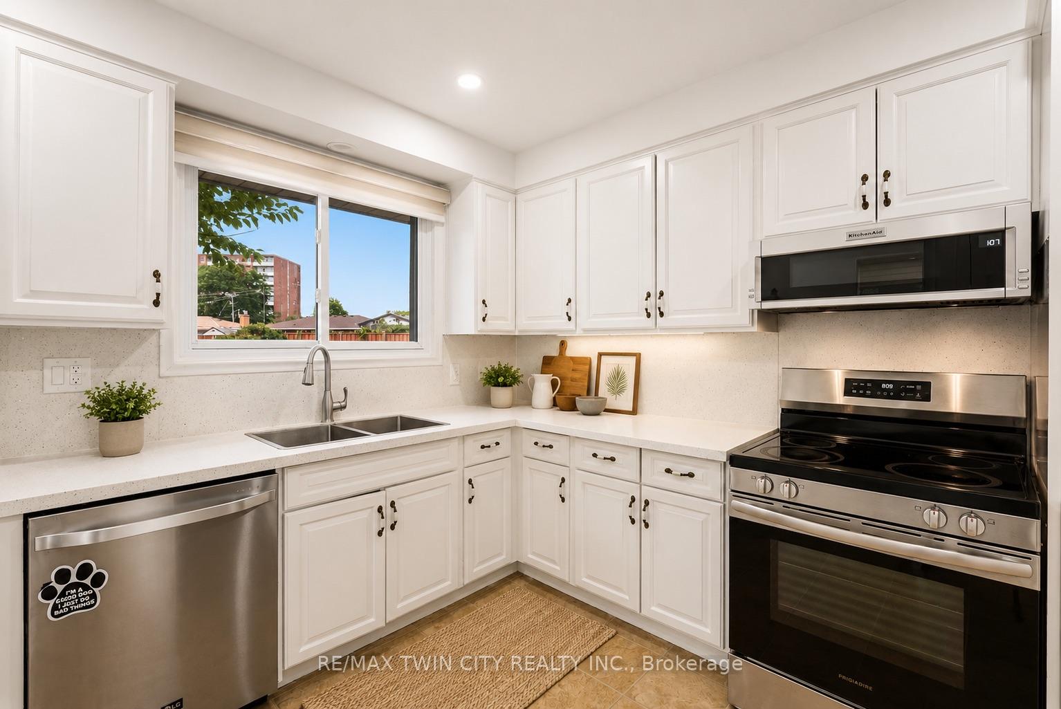 Photo 11 of Unit UPPER LEVEL, 58 Tupper Crescent, Kitchener, Grand River North — HOMEH