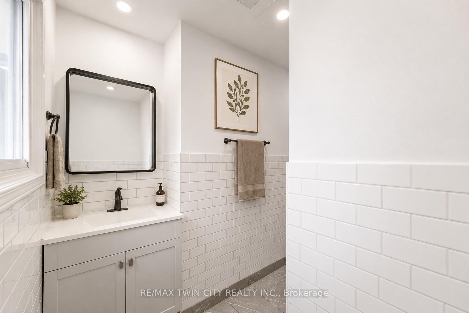 Photo 15 of Unit UPPER LEVEL, 58 Tupper Crescent, Kitchener, Grand River North — HOMEH