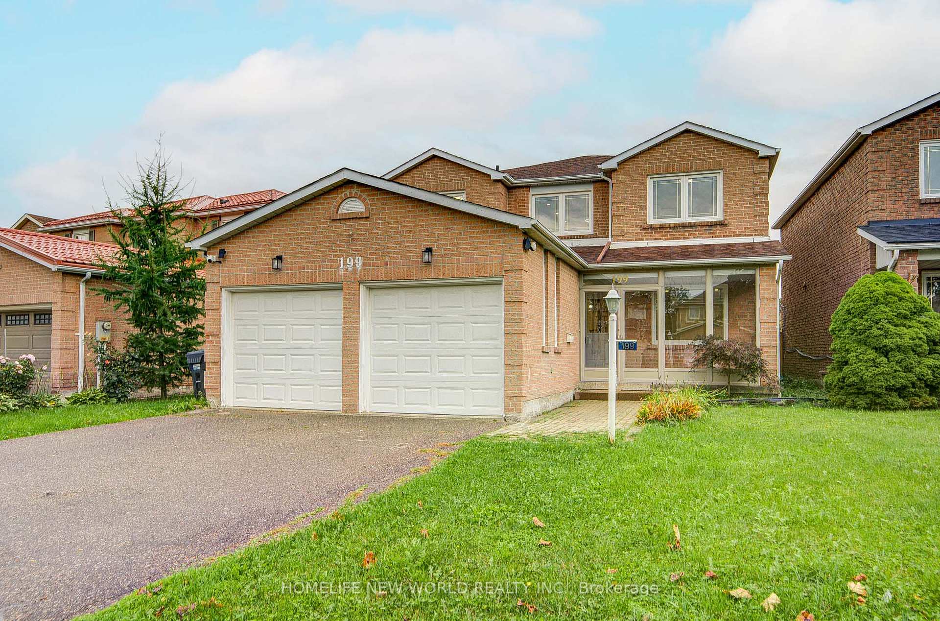 Photo 3 of 199 Harrowsmith Drive W, Mississauga, Hurontario — HOMEH