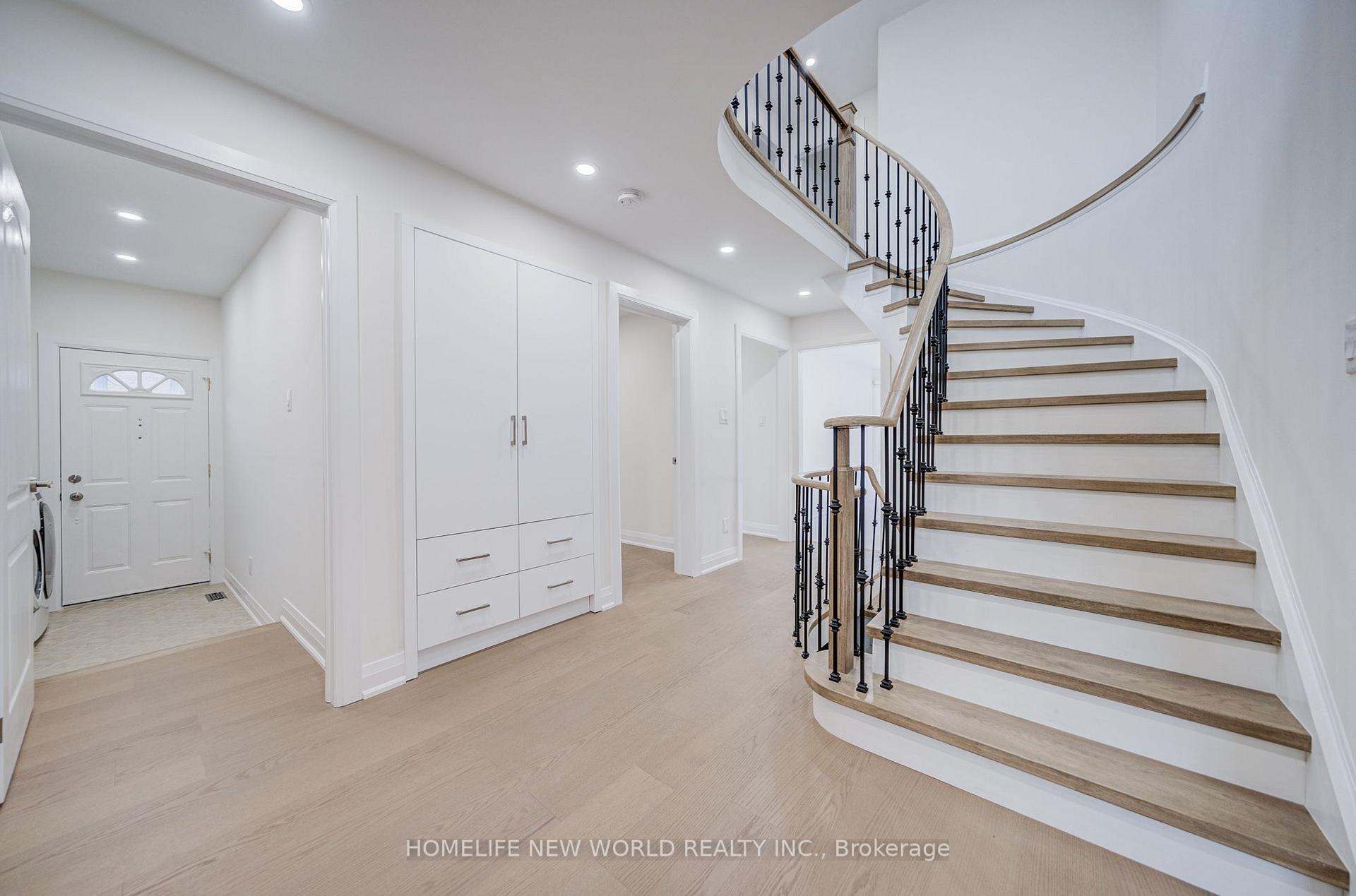 Photo 16 of 199 Harrowsmith Drive W, Mississauga, Hurontario — HOMEH