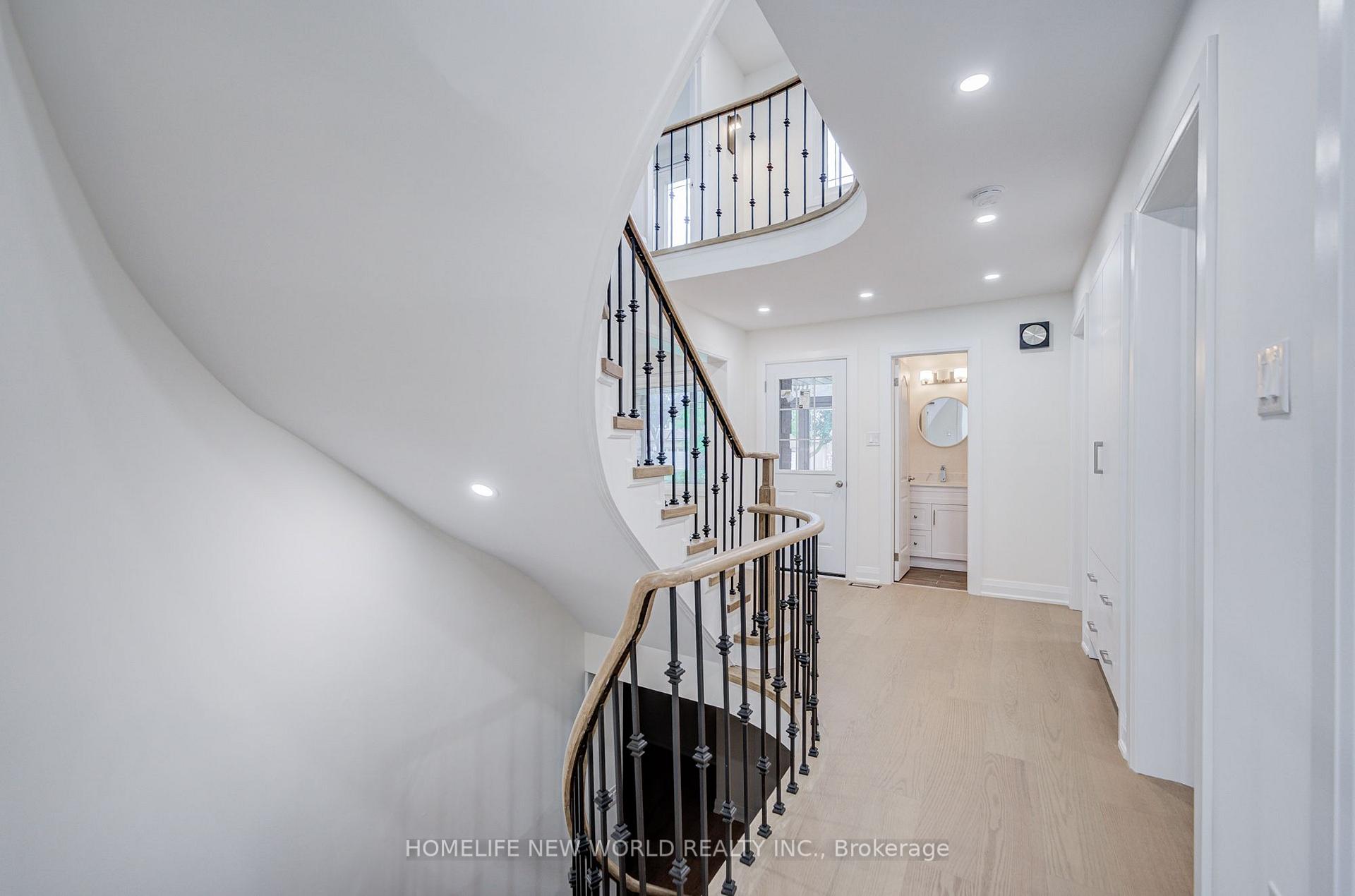 Photo 18 of 199 Harrowsmith Drive W, Mississauga, Hurontario — HOMEH