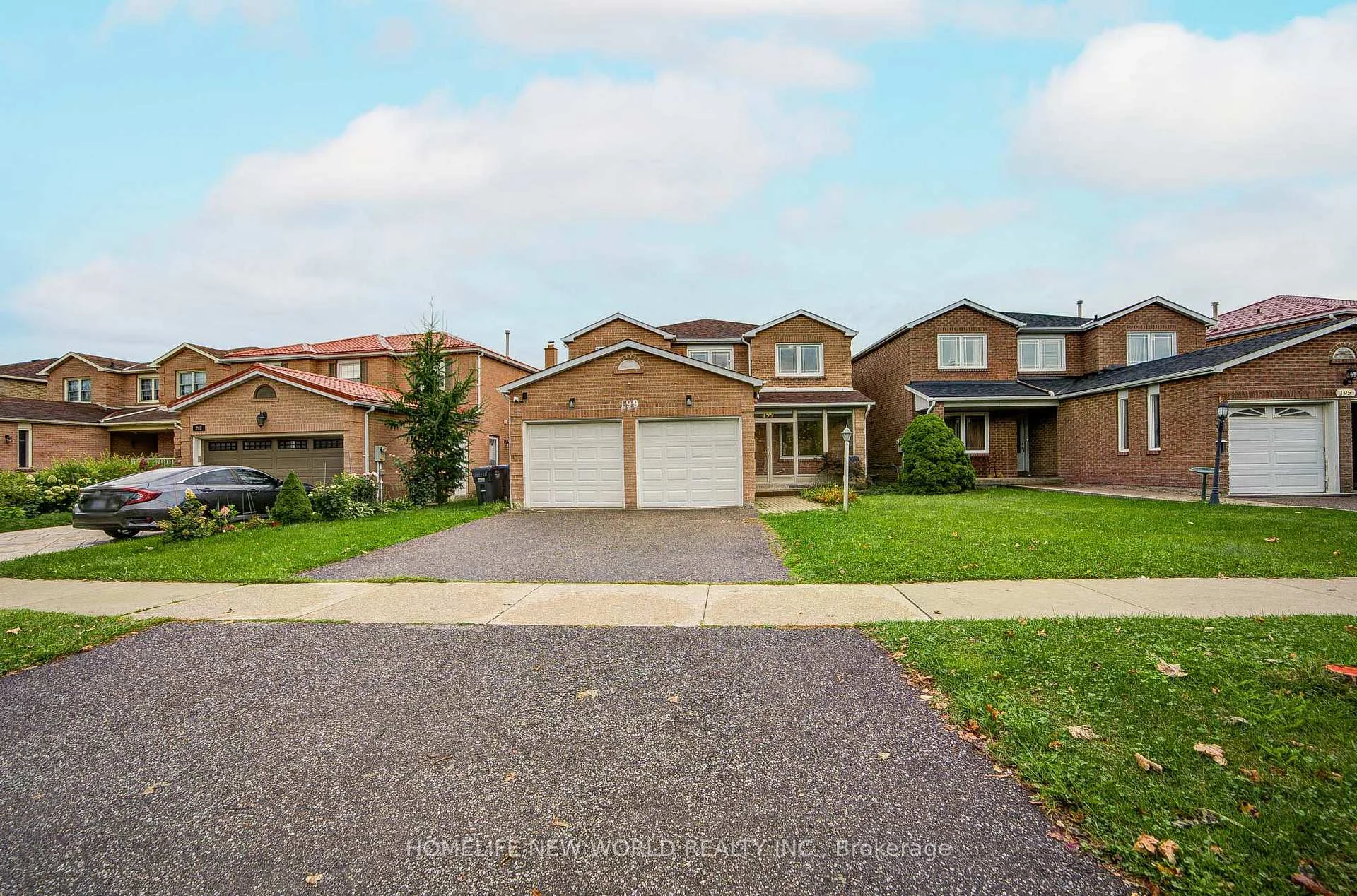 Photo 5 of 199 Harrowsmith Drive W, Mississauga, Hurontario — HOMEH