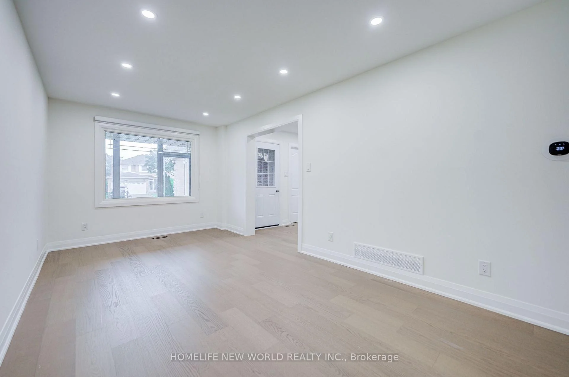 Photo 9 of 199 Harrowsmith Drive W, Mississauga, Hurontario — HOMEH