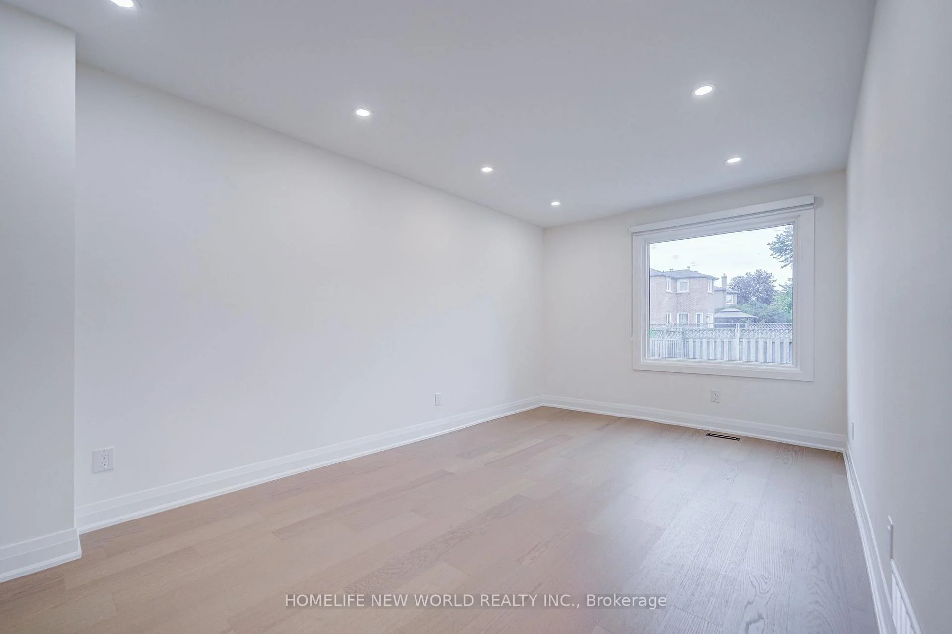 Photo 13 of 199 Harrowsmith Drive W, Mississauga, Hurontario — HOMEH