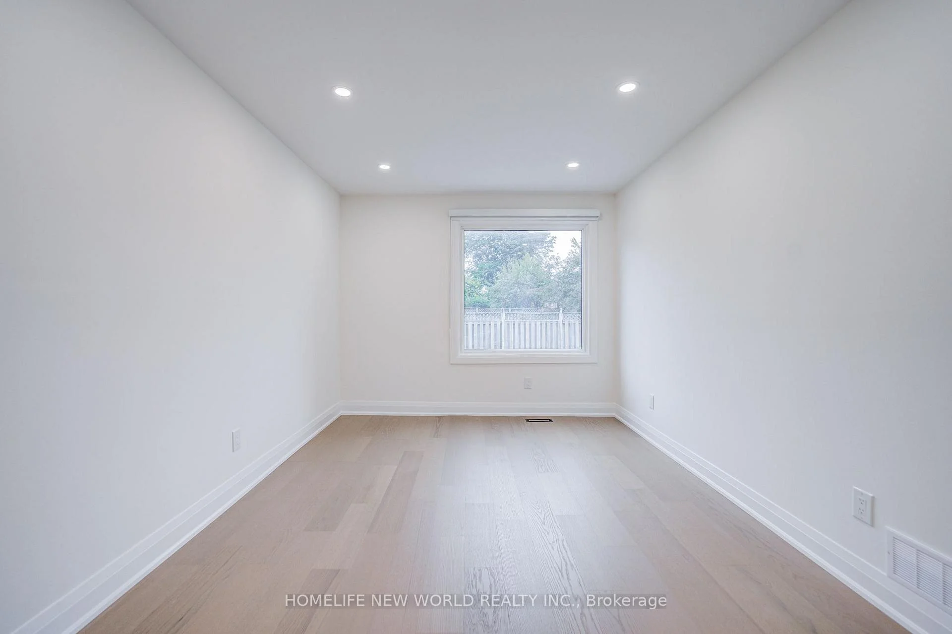 Photo 15 of 199 Harrowsmith Drive W, Mississauga, Hurontario — HOMEH