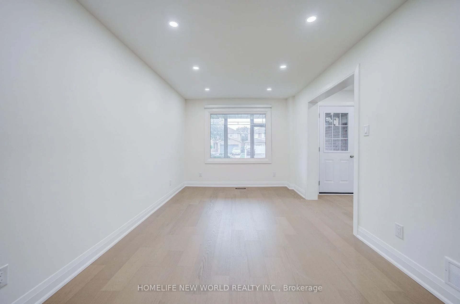 Photo 27 of 199 Harrowsmith Drive W, Mississauga, Hurontario — HOMEH