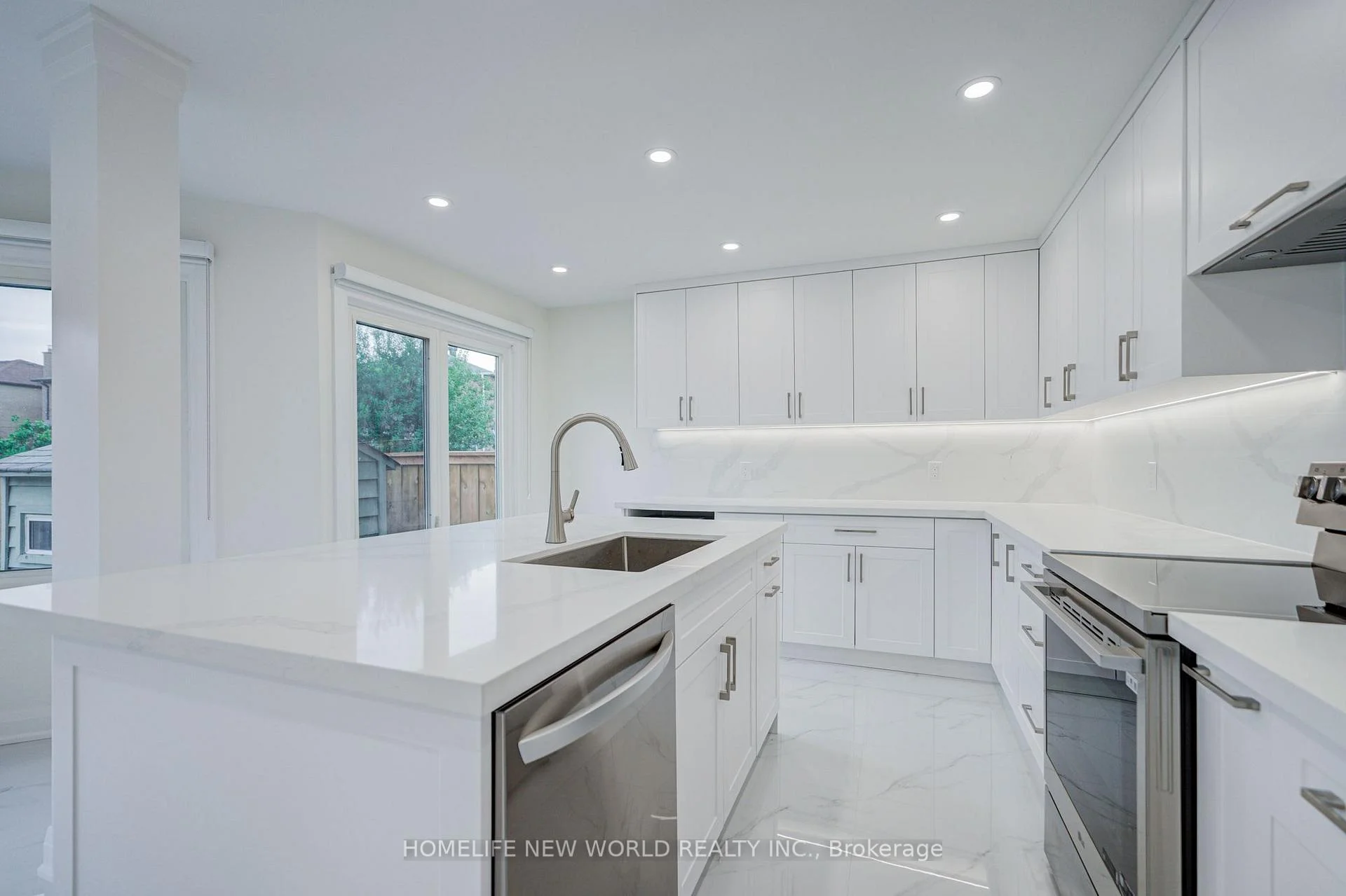 Photo 29 of 199 Harrowsmith Drive W, Mississauga, Hurontario — HOMEH