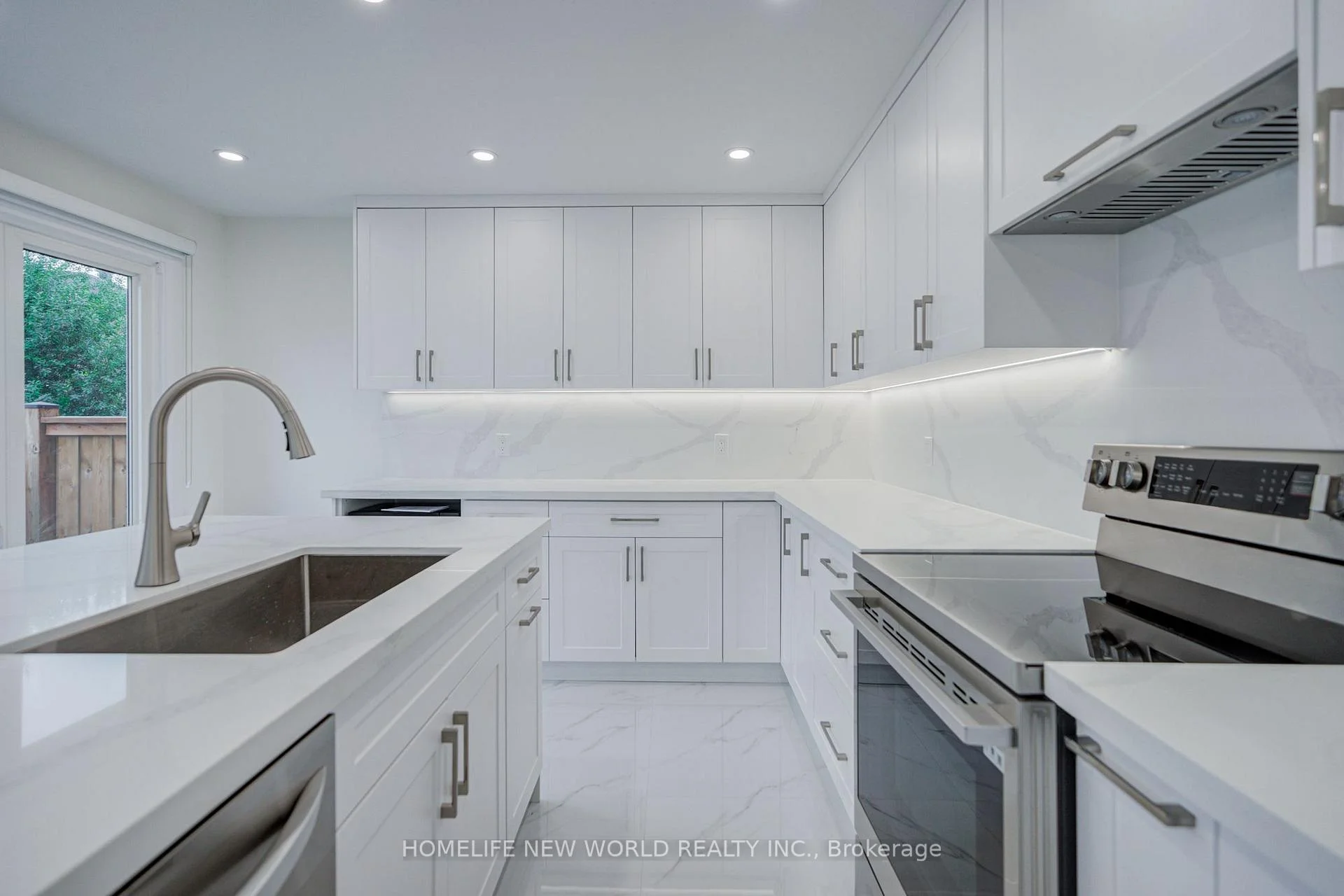 Photo 31 of 199 Harrowsmith Drive W, Mississauga, Hurontario — HOMEH