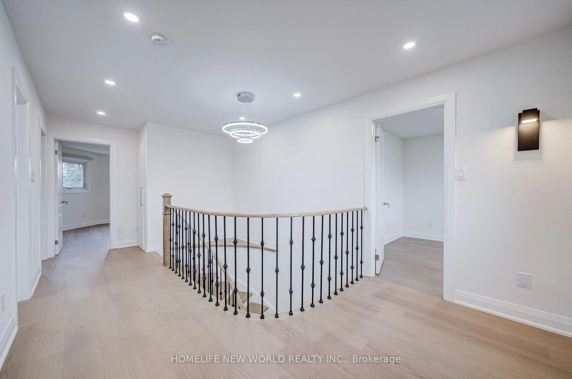 Photo 48 of 199 Harrowsmith Drive W, Mississauga, Hurontario — HOMEH