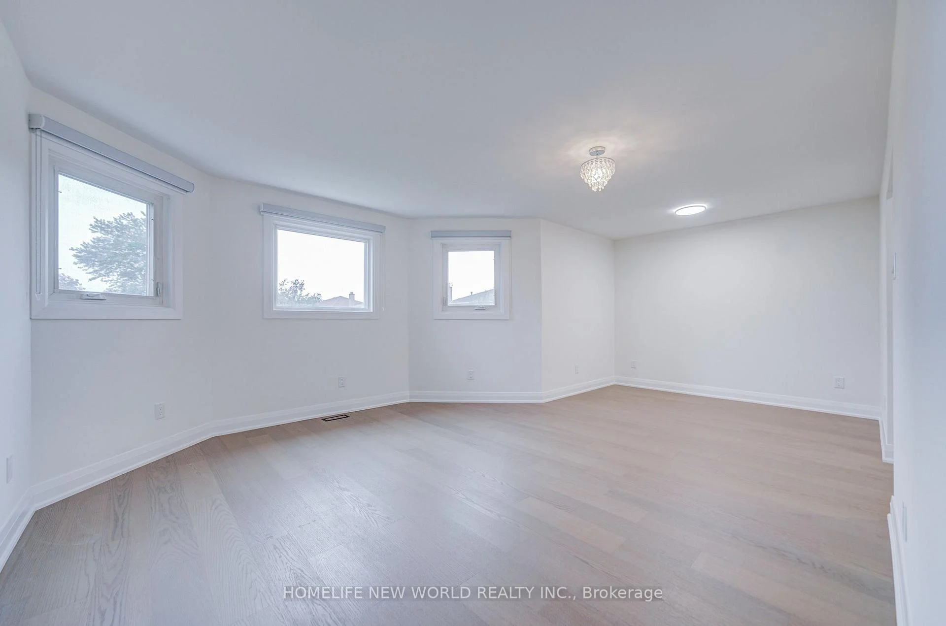 Photo 51 of 199 Harrowsmith Drive W, Mississauga, Hurontario — HOMEH
