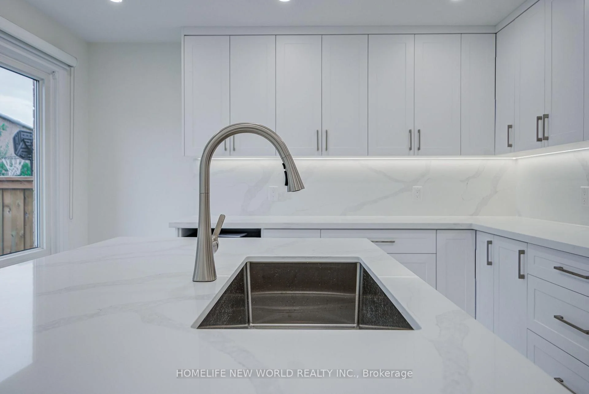 Photo 55 of 199 Harrowsmith Drive W, Mississauga, Hurontario — HOMEH