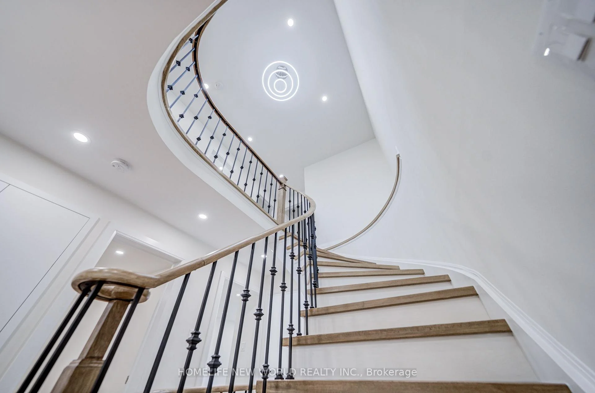 Photo 58 of 199 Harrowsmith Drive W, Mississauga, Hurontario — HOMEH