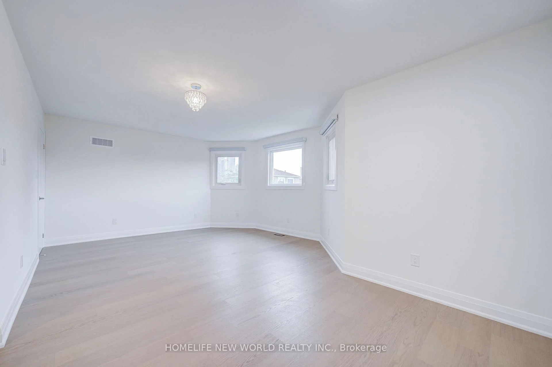 Photo 60 of 199 Harrowsmith Drive W, Mississauga, Hurontario — HOMEH