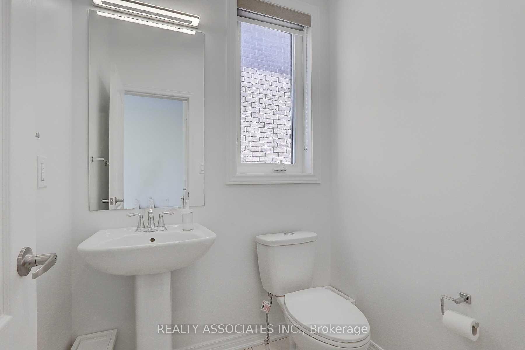 Photo 5 of 153 Roy Harper Avenue, Aurora, Rural Aurora — HOMEH