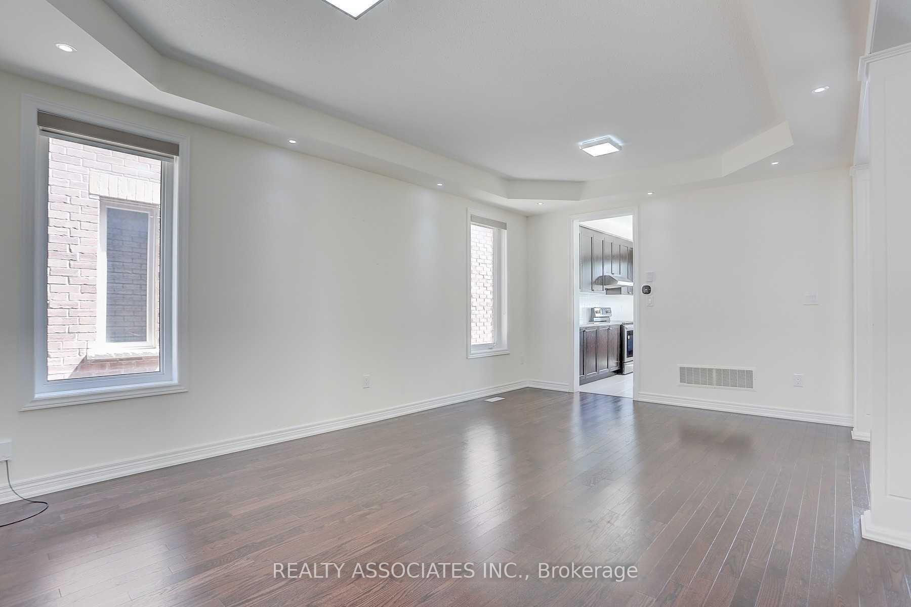 Photo 6 of 153 Roy Harper Avenue, Aurora, Rural Aurora — HOMEH