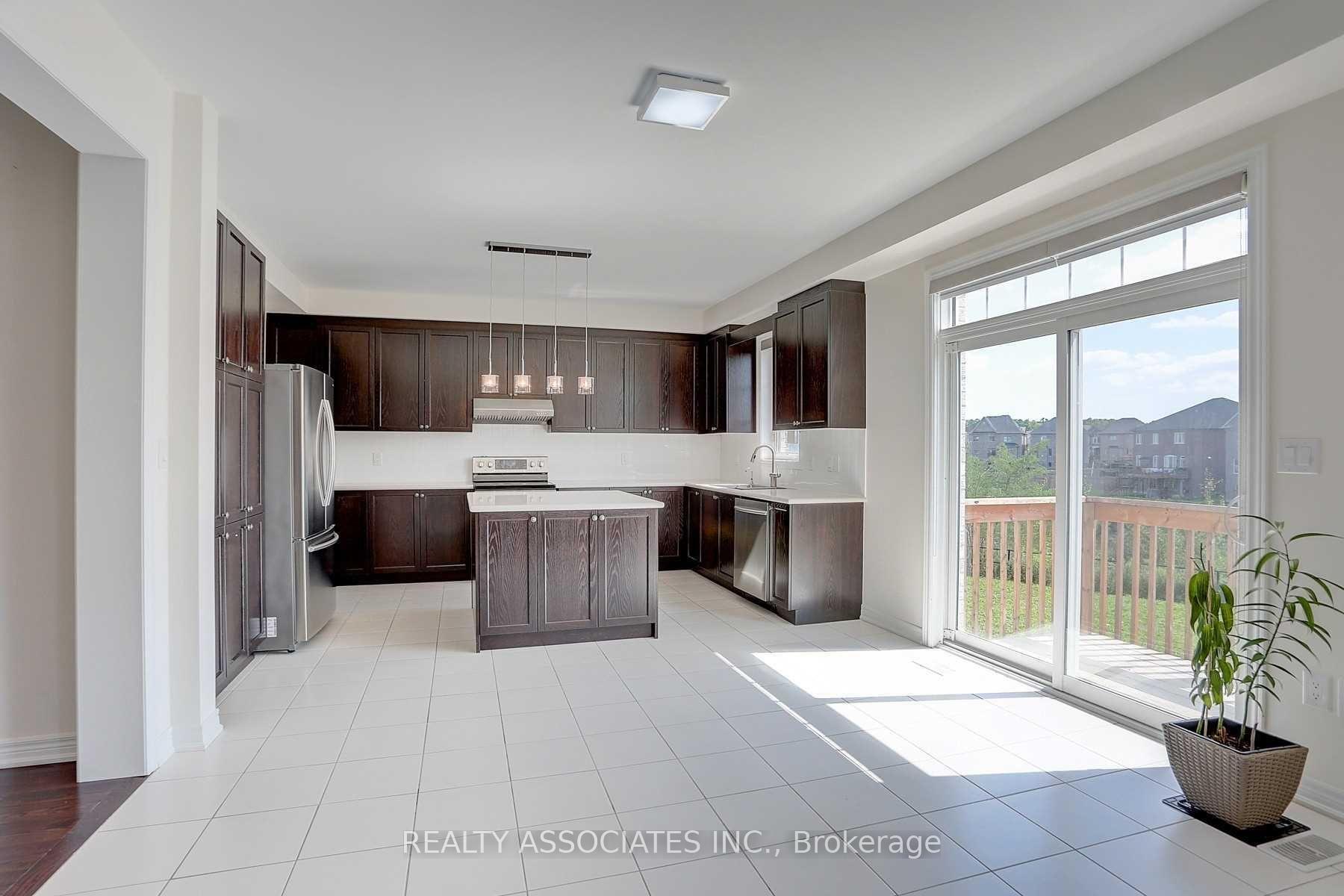 Photo 9 of 153 Roy Harper Avenue, Aurora, Rural Aurora — HOMEH