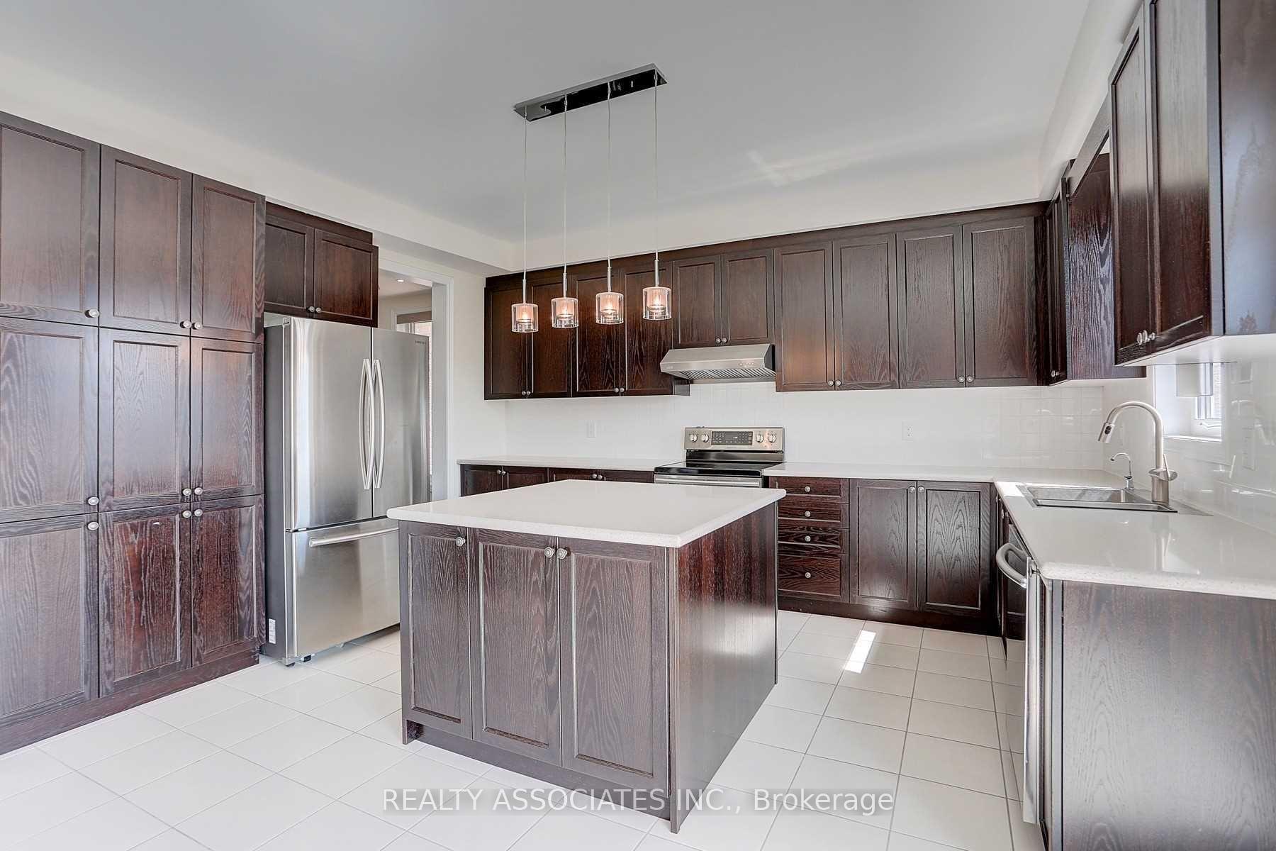 Photo 12 of 153 Roy Harper Avenue, Aurora, Rural Aurora — HOMEH
