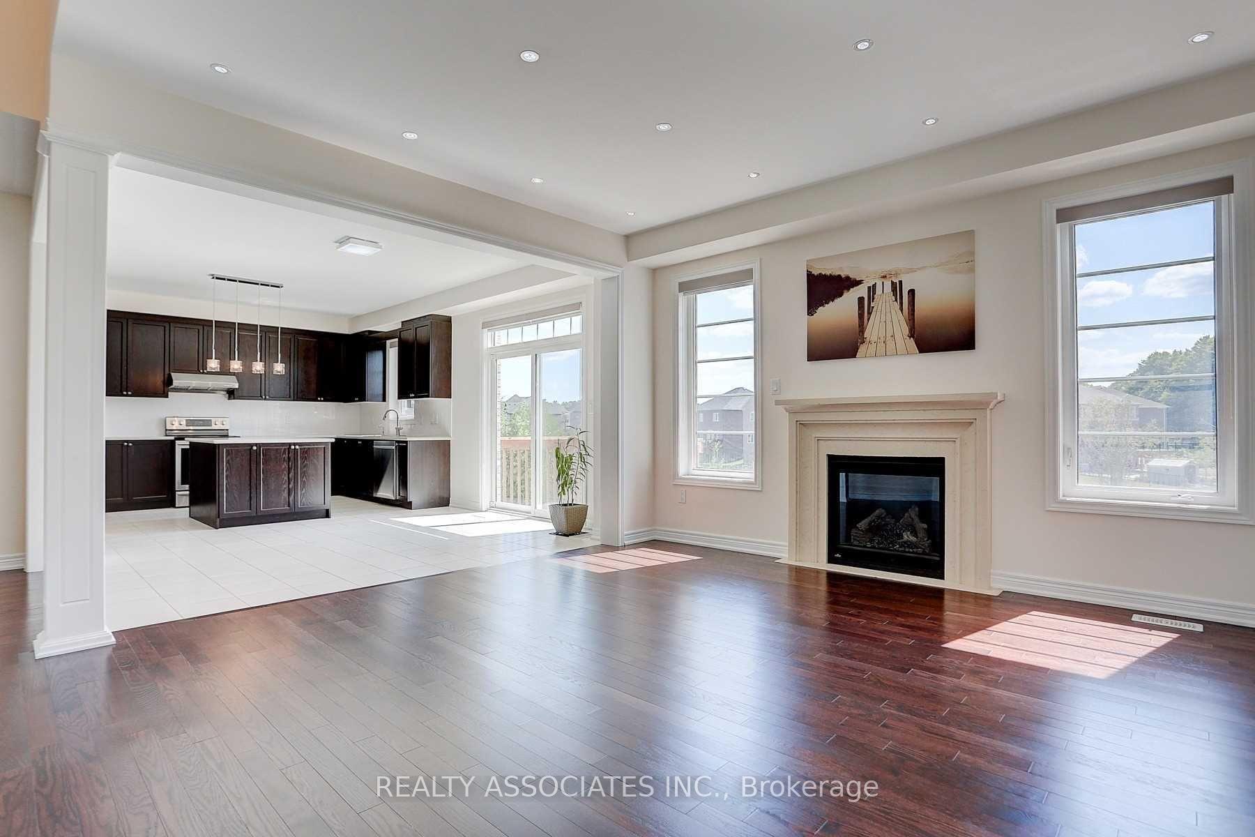 Photo 13 of 153 Roy Harper Avenue, Aurora, Rural Aurora — HOMEH