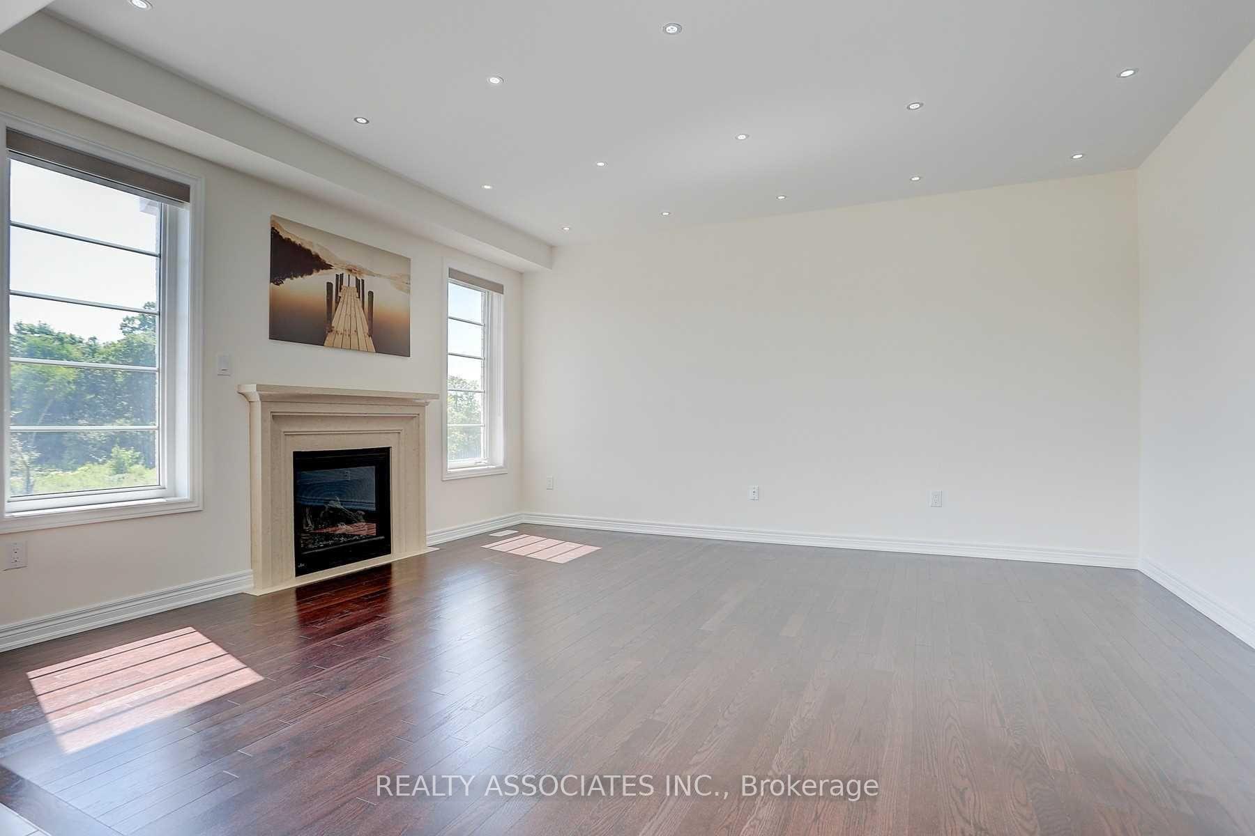 Photo 14 of 153 Roy Harper Avenue, Aurora, Rural Aurora — HOMEH