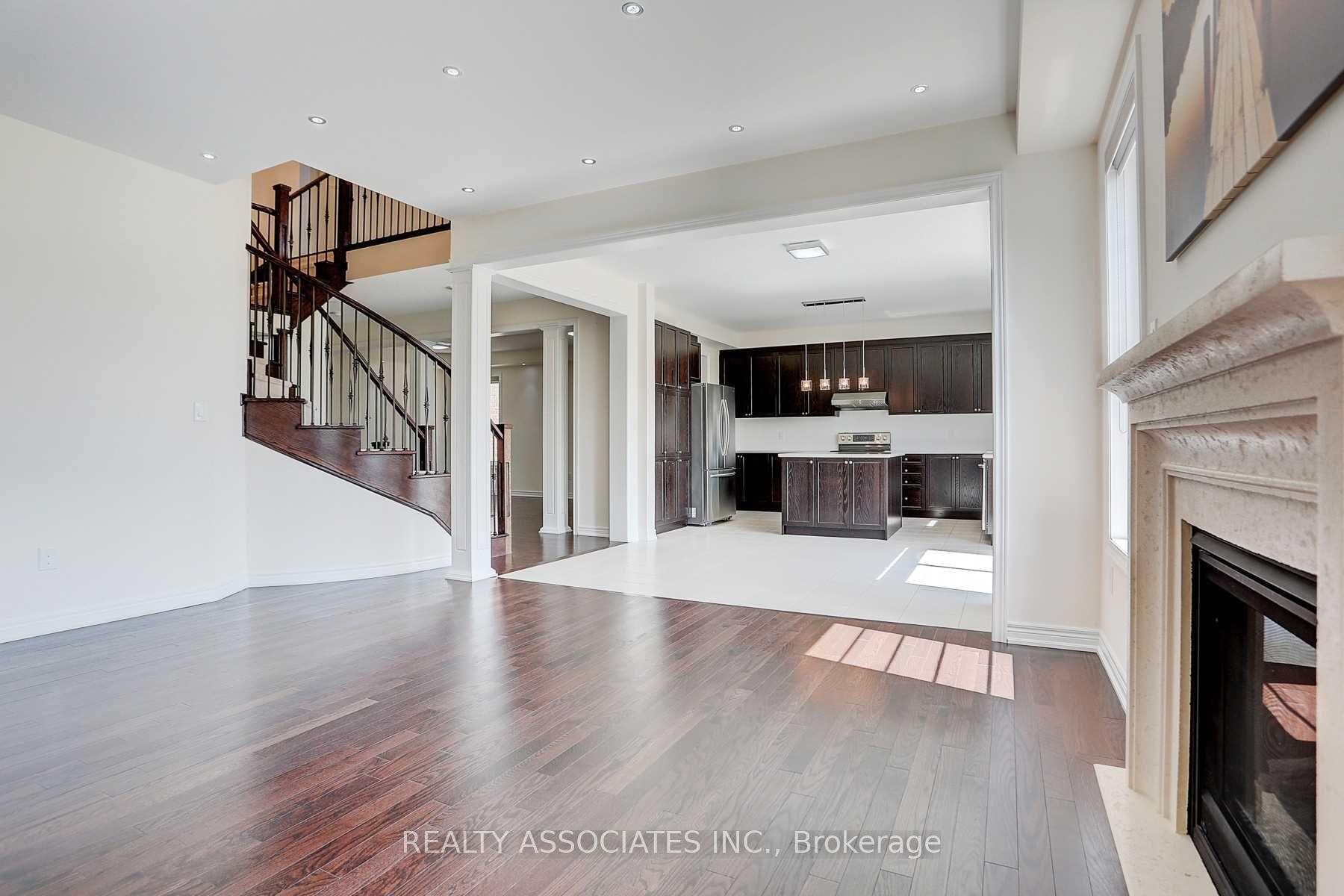 Photo 15 of 153 Roy Harper Avenue, Aurora, Rural Aurora — HOMEH