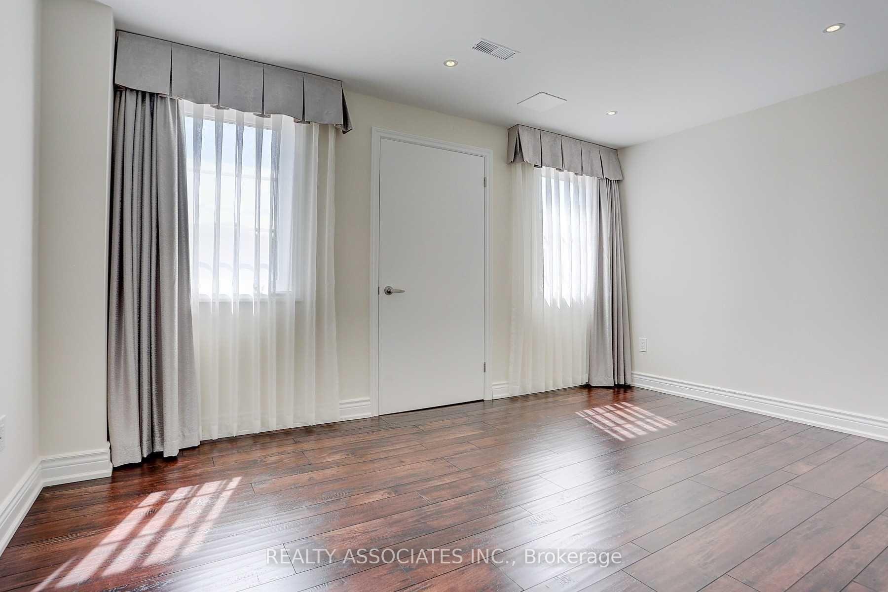 Photo 32 of 153 Roy Harper Avenue, Aurora, Rural Aurora — HOMEH