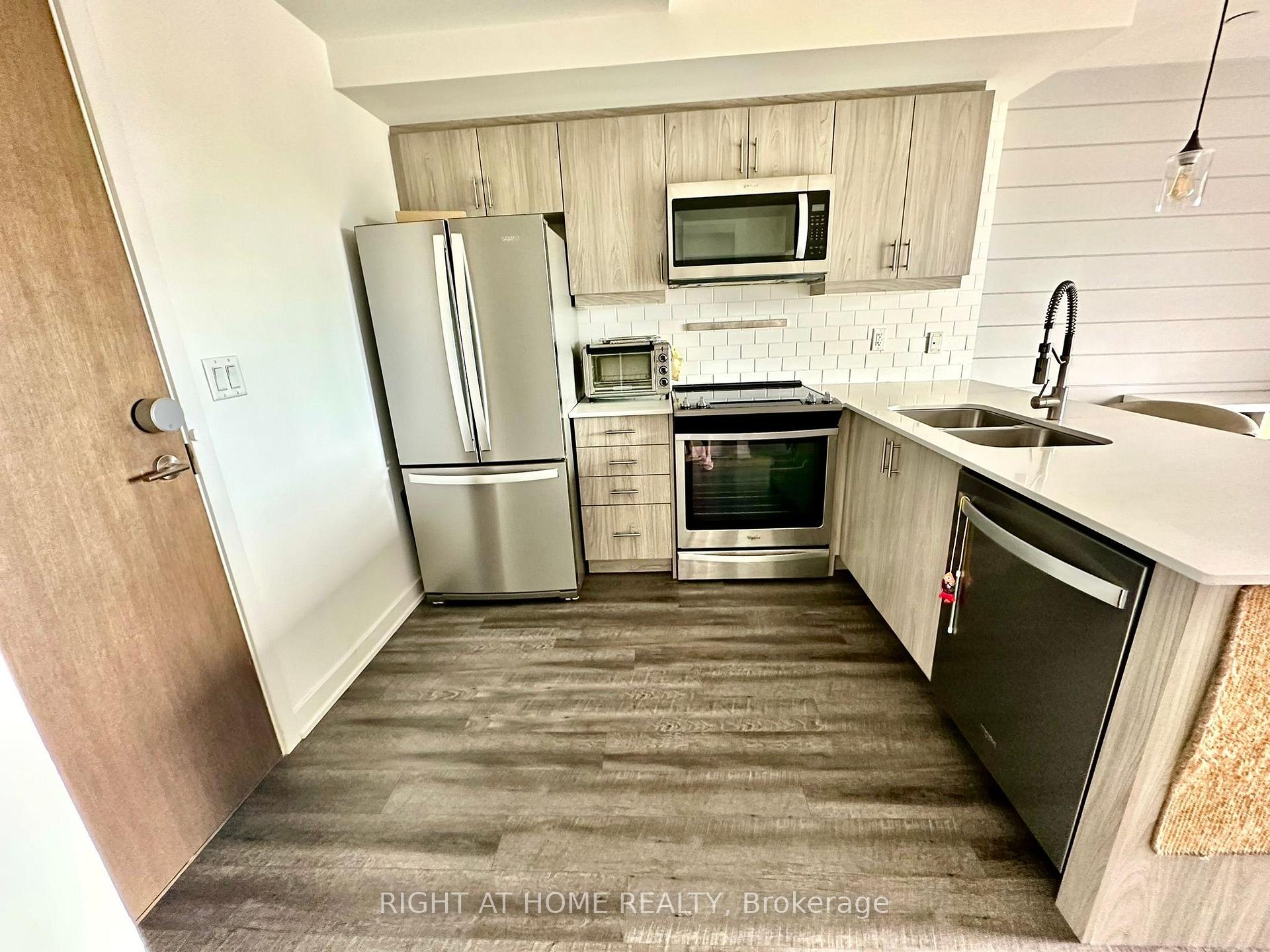 Photo 3 of Unit 516, 16 Markle Crescent, Hamilton, Ancaster — HOMEH