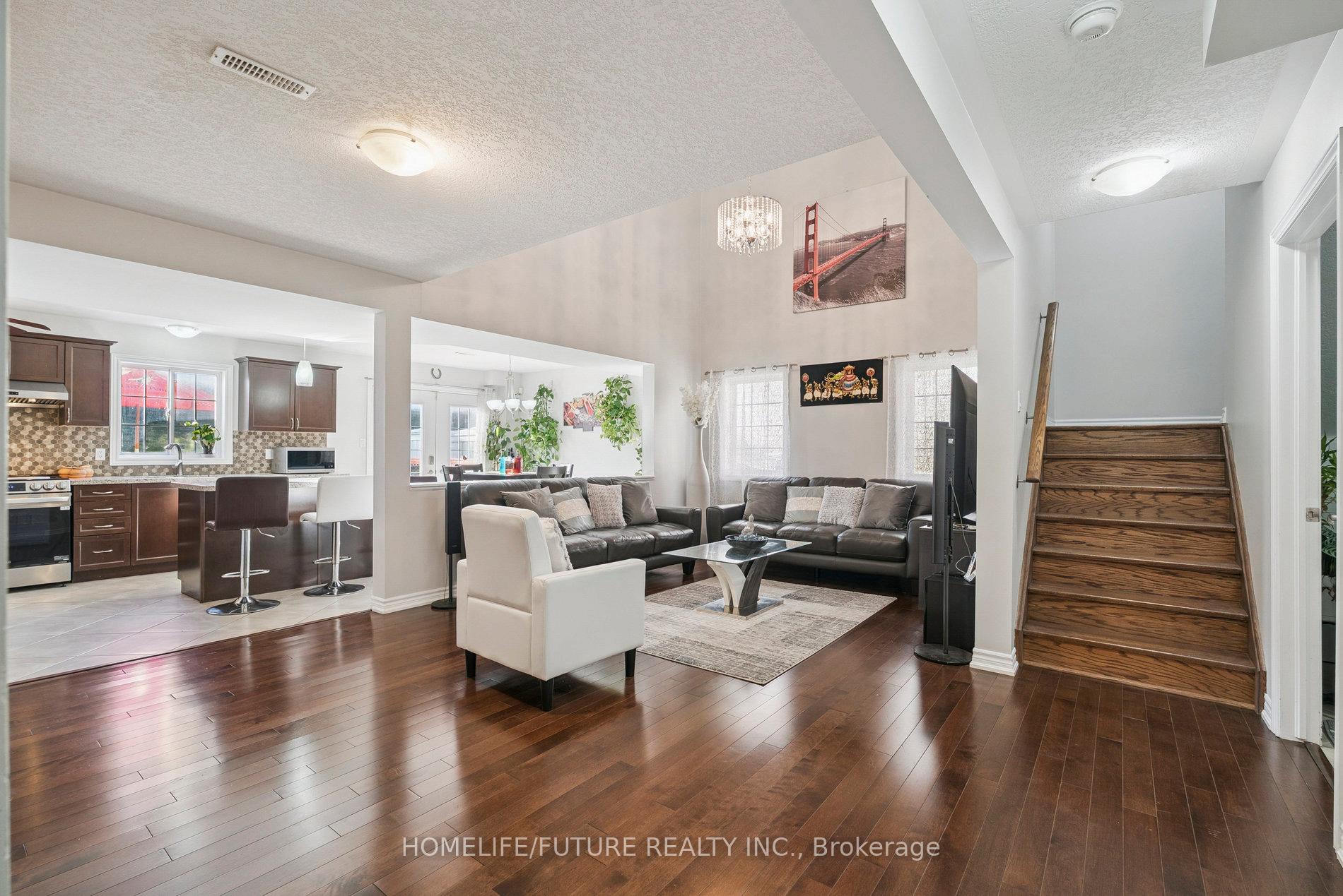 Photo 5 of 2048 Mcneil Street, Innisfil, Alcona — HOMEH