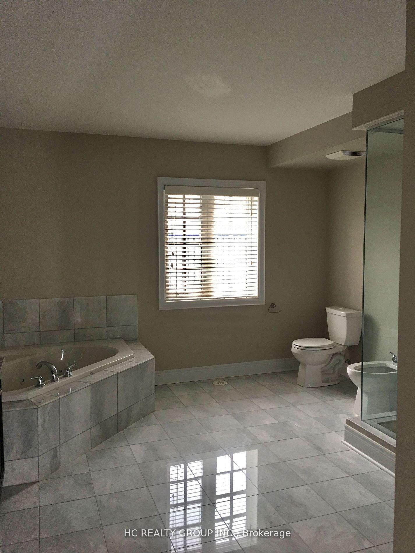Photo 12 of 37 Rouge Valley Drive W, Markham, Unionville — HOMEH