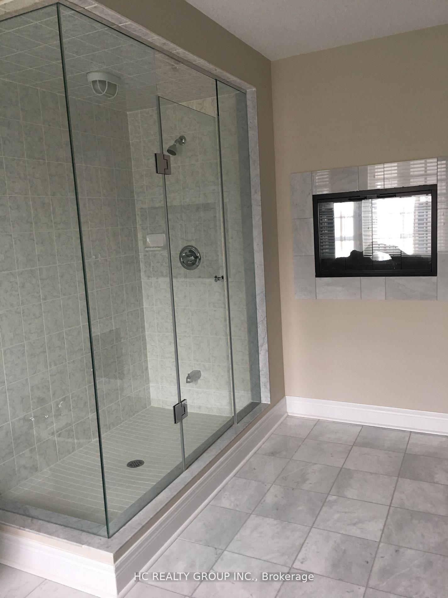 Photo 13 of 37 Rouge Valley Drive W, Markham, Unionville — HOMEH