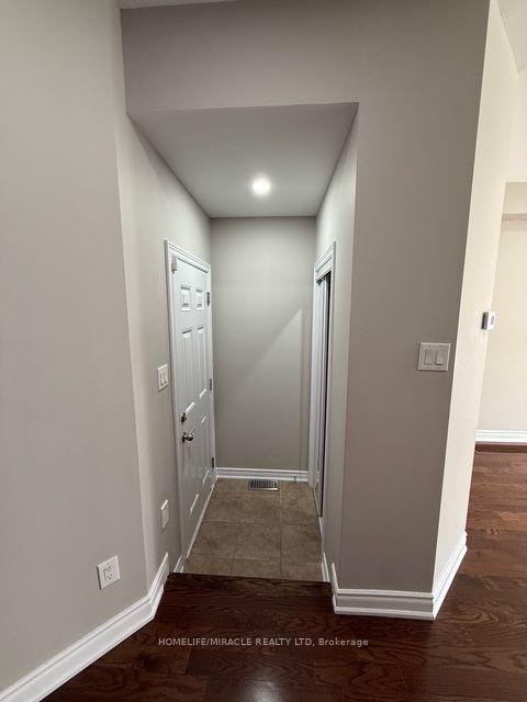 Photo 9 of 48 Pendulum Circle, Brampton, Sandringham-Wellington — HOMEH