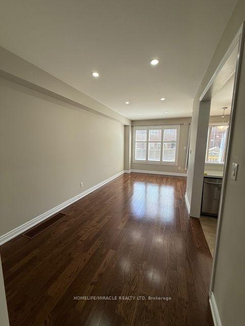 Photo 10 of 48 Pendulum Circle, Brampton, Sandringham-Wellington — HOMEH