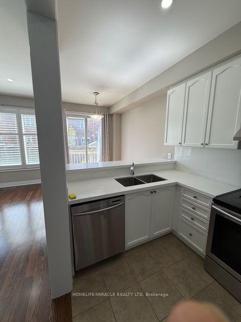 Photo 12 of 48 Pendulum Circle, Brampton, Sandringham-Wellington — HOMEH