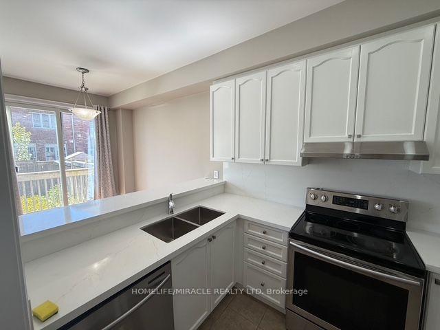 Photo 13 of 48 Pendulum Circle, Brampton, Sandringham-Wellington — HOMEH