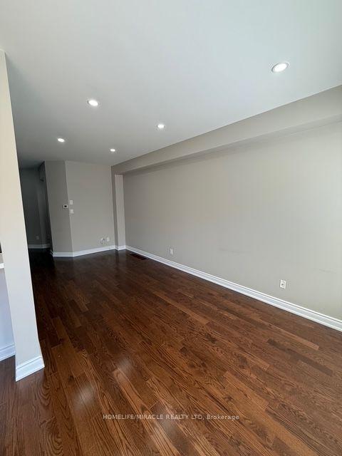 Photo 15 of 48 Pendulum Circle, Brampton, Sandringham-Wellington — HOMEH