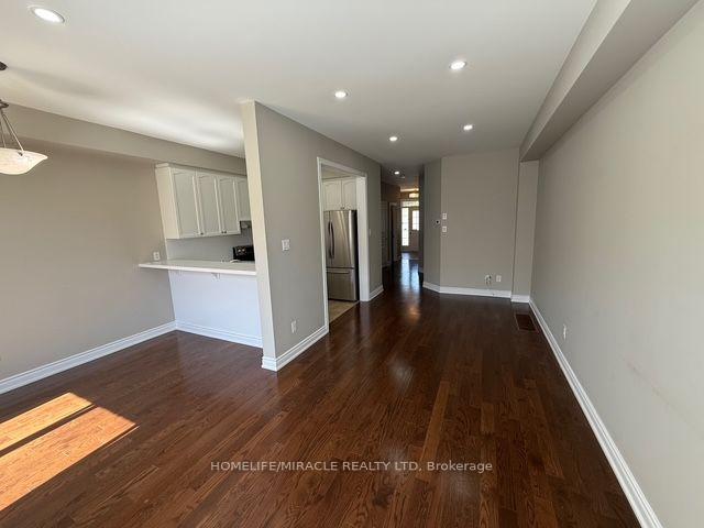 Photo 17 of 48 Pendulum Circle, Brampton, Sandringham-Wellington — HOMEH