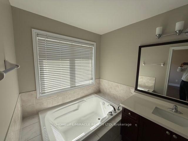 Photo 26 of 48 Pendulum Circle, Brampton, Sandringham-Wellington — HOMEH