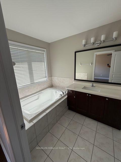Photo 28 of 48 Pendulum Circle, Brampton, Sandringham-Wellington — HOMEH
