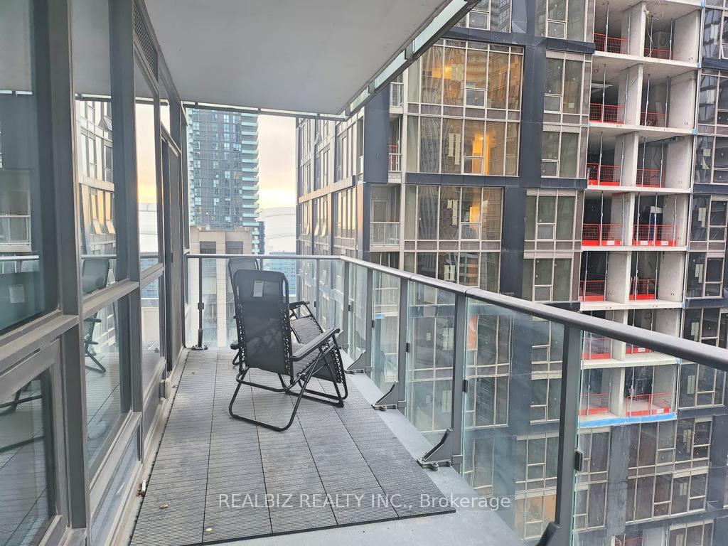 Photo 3 of Unit 2008, 8 Mercer Street, Toronto, Waterfront Communities — HOMEH