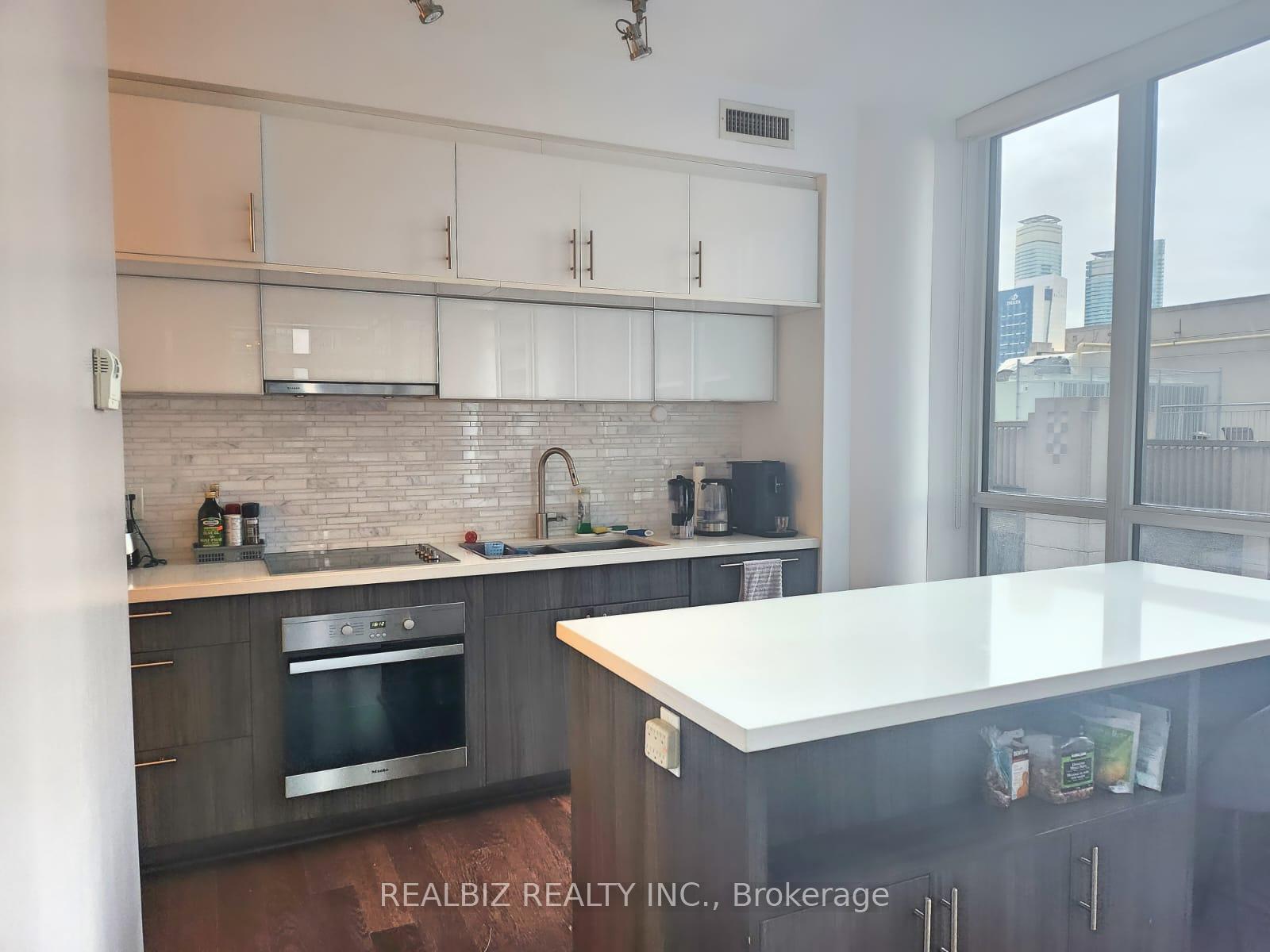 Photo 4 of Unit 2008, 8 Mercer Street, Toronto, Waterfront Communities — HOMEH