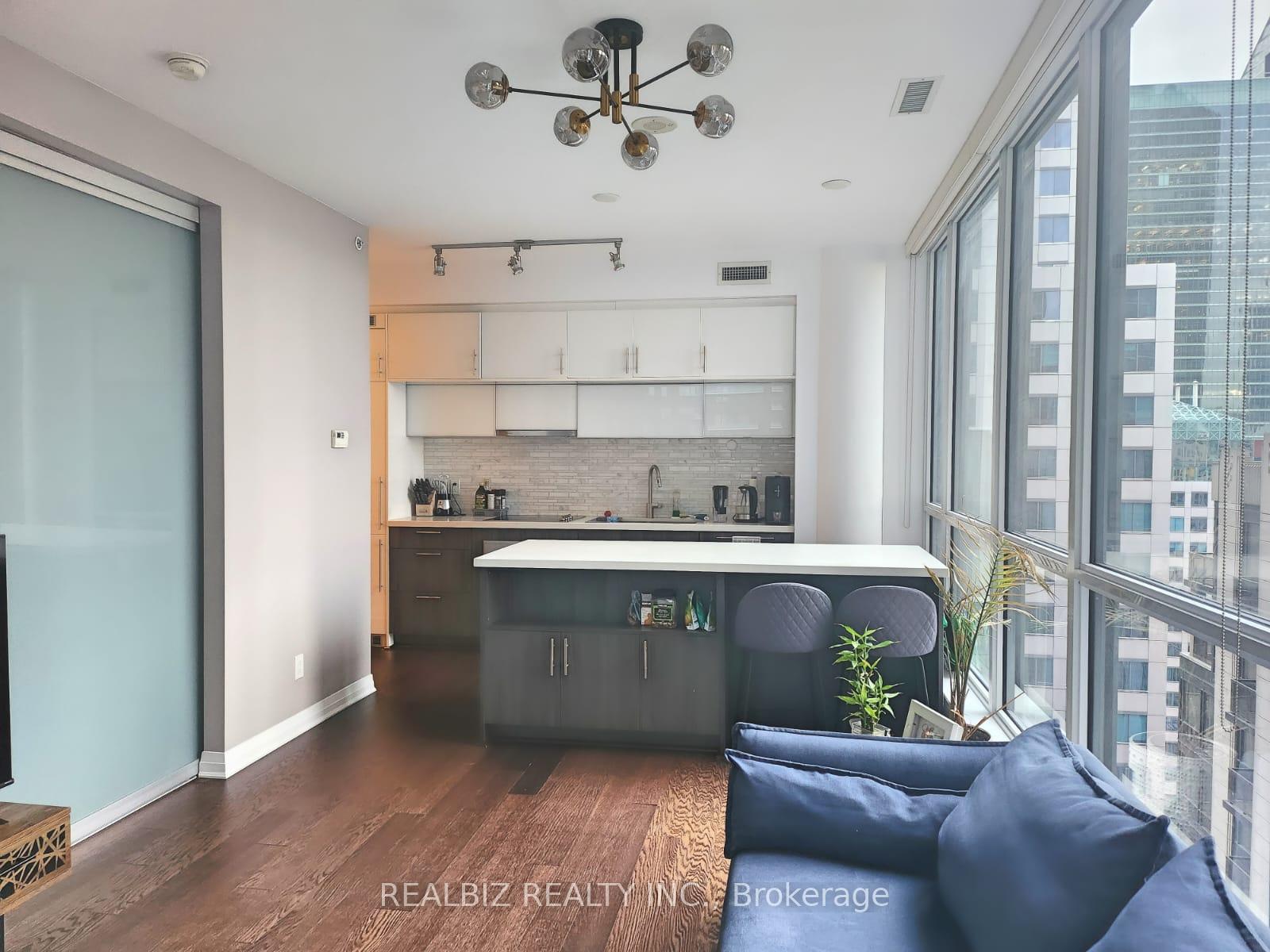 Photo 6 of Unit 2008, 8 Mercer Street, Toronto, Waterfront Communities — HOMEH