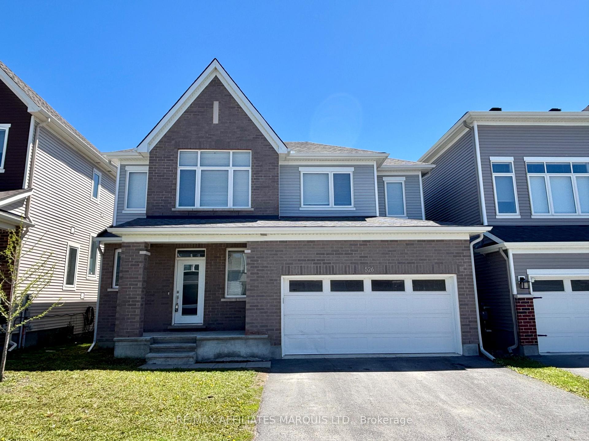 Front of 526 Sturnidae Street