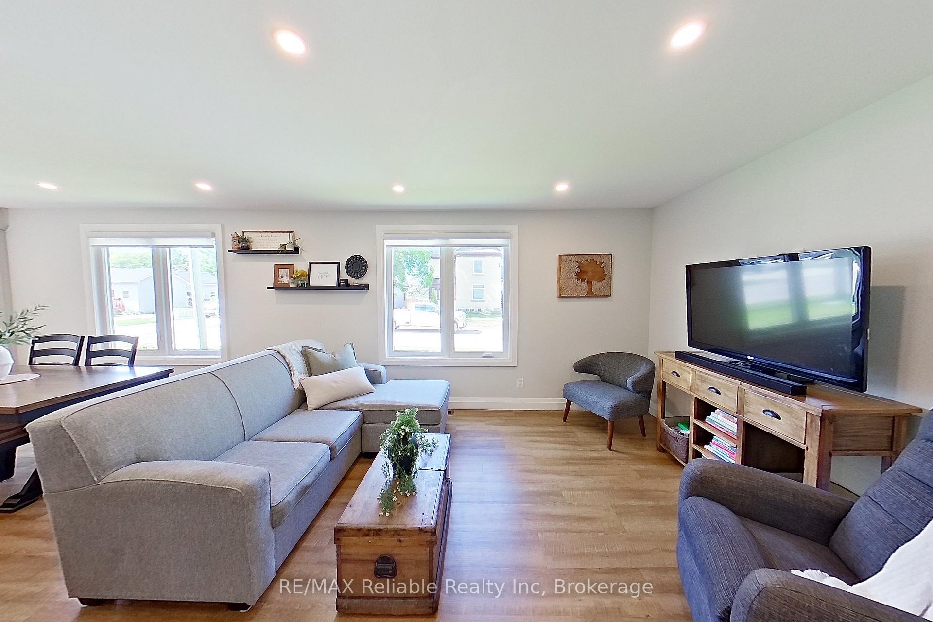 Photo 8 of 19 Bismark Street, Bluewater, Zurich — HOMEH