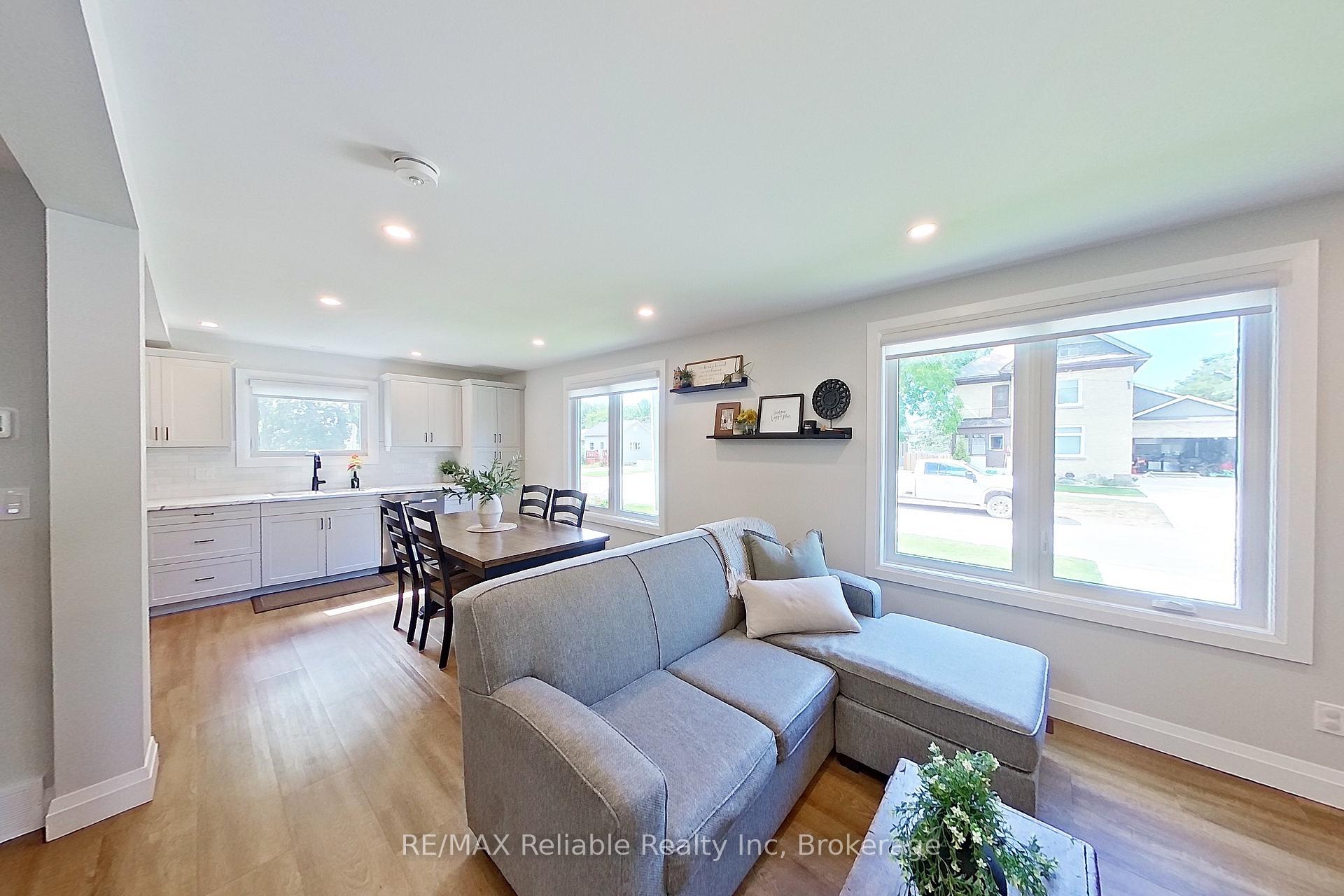 Photo 10 of 19 Bismark Street, Bluewater, Zurich — HOMEH