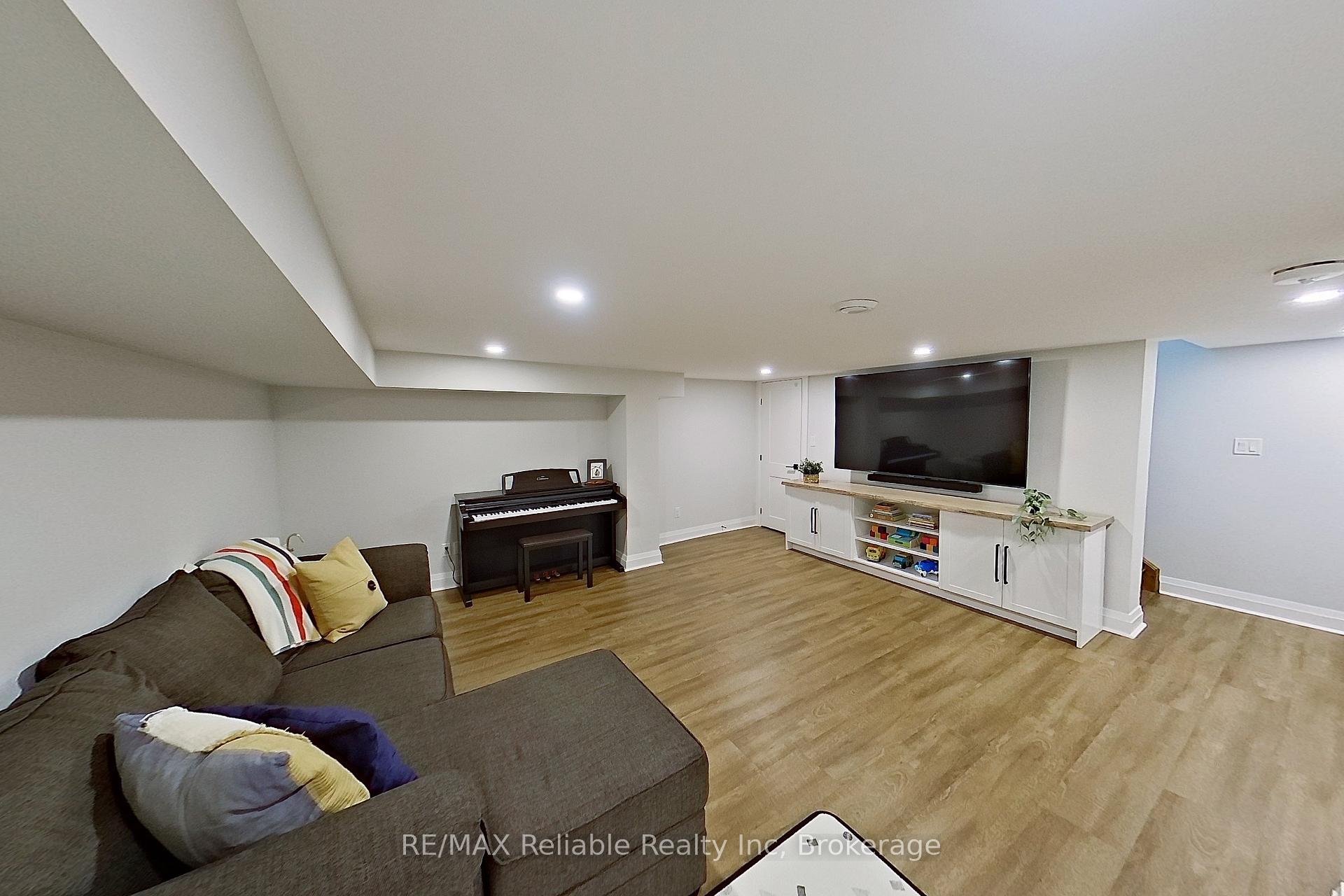 Photo 35 of 19 Bismark Street, Bluewater, Zurich — HOMEH